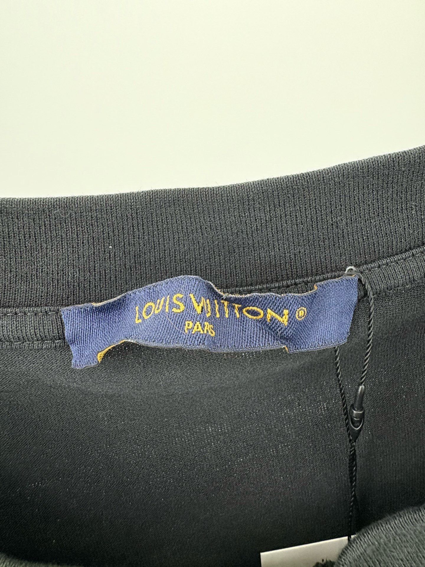 Louis Vuitton Louis Vuitton LV New Full Logo Gradient Tee Size US XL / EU 56 / 4 - 3 Thumbnail