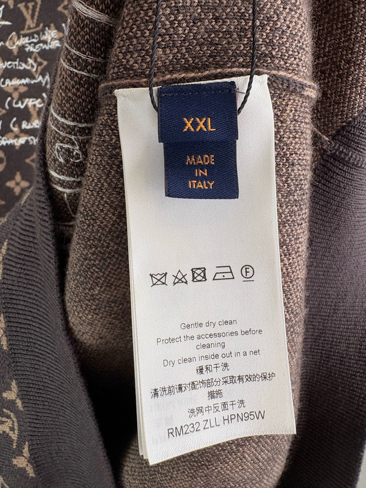 Louis Vuitton Louis Vuitton Monogram Full Logo Sweater Size US XXL / EU 58 / 5 - 4 Thumbnail