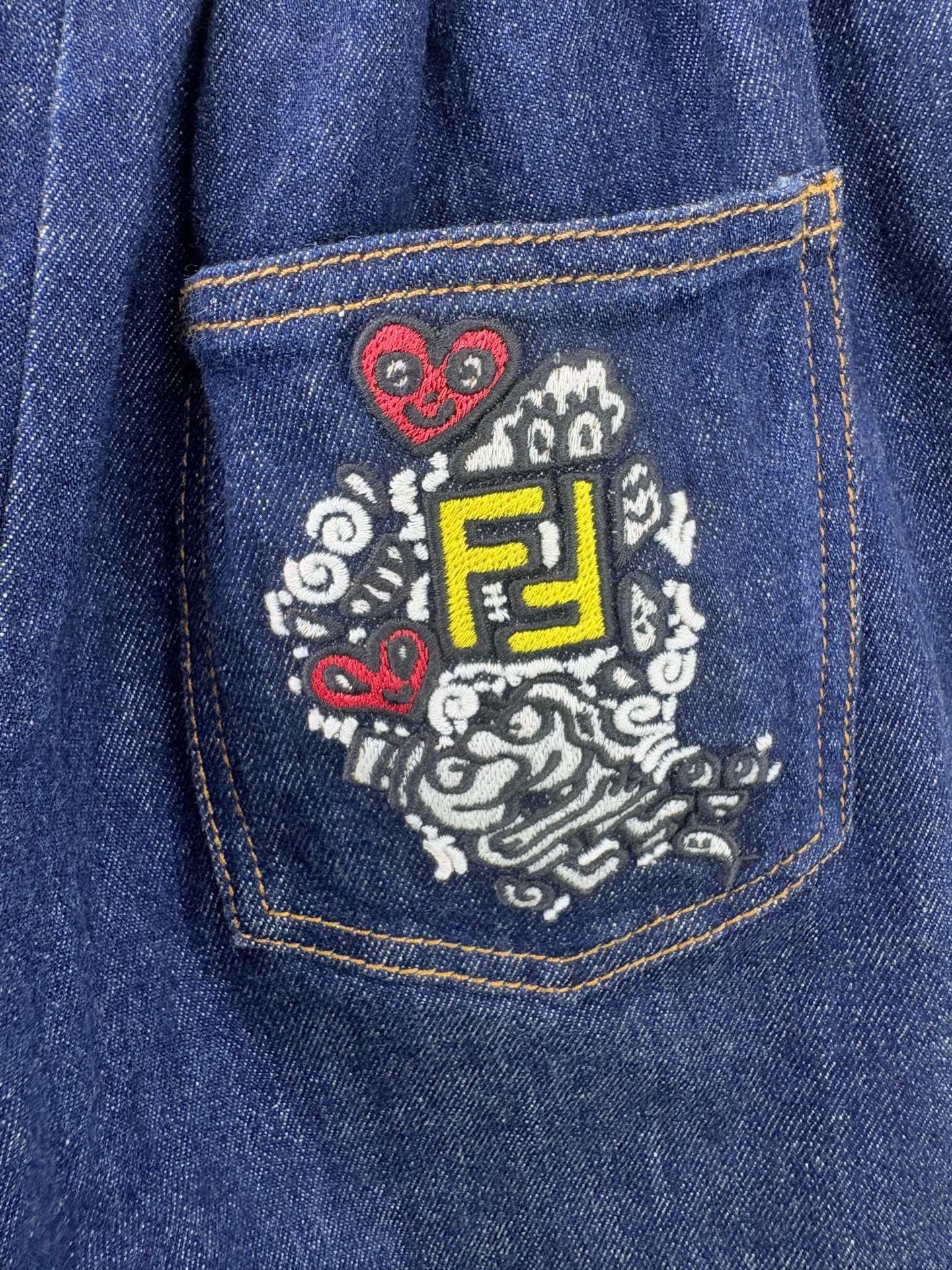 Fendi FENDI Back Pocket Logo Denim Shorts Size 36" / US 14 / IT 50 - 3 Thumbnail
