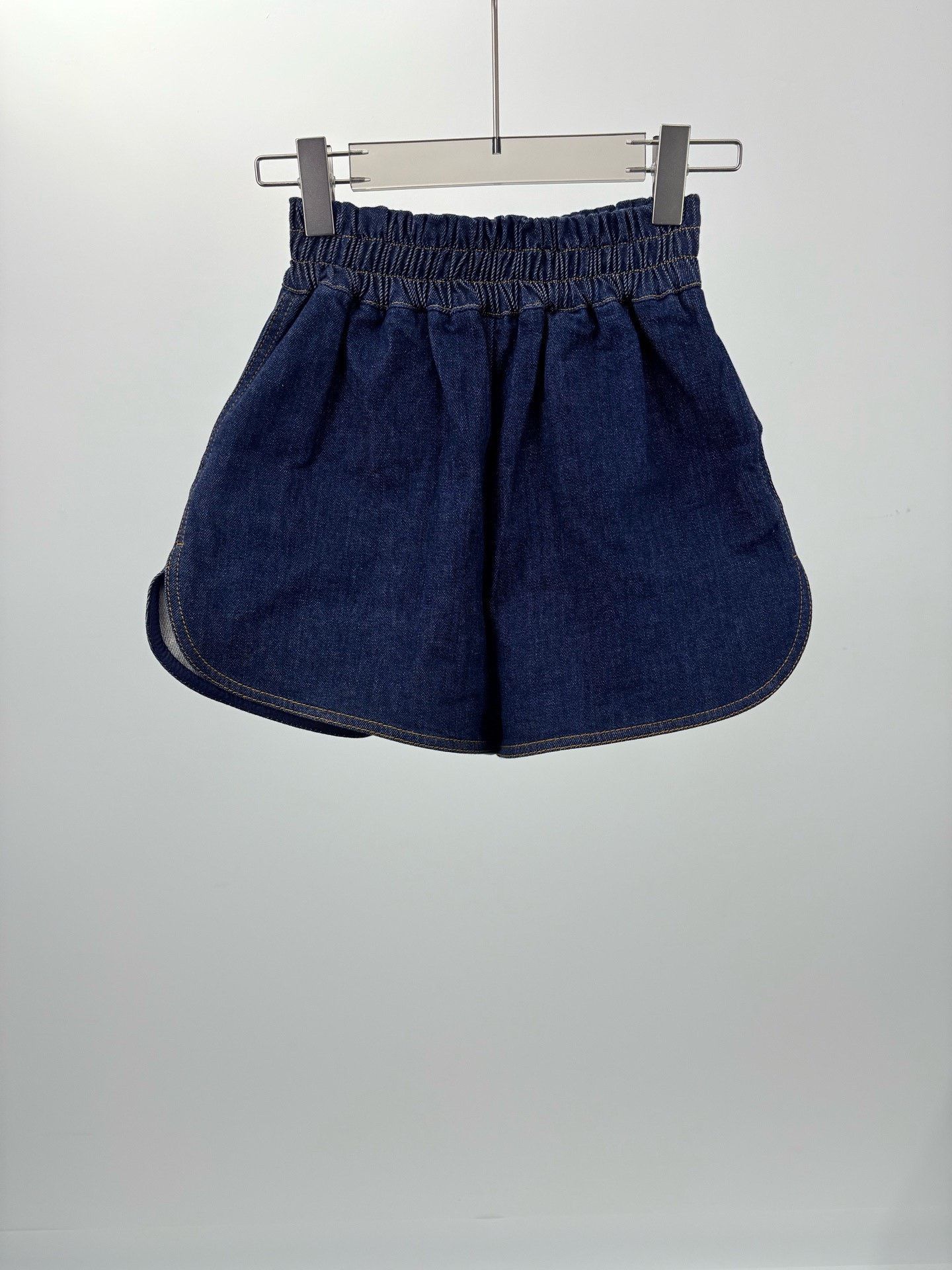 Fendi FENDI Back Pocket Logo Denim Shorts Size 36" / US 14 / IT 50 - 2 Thumbnail