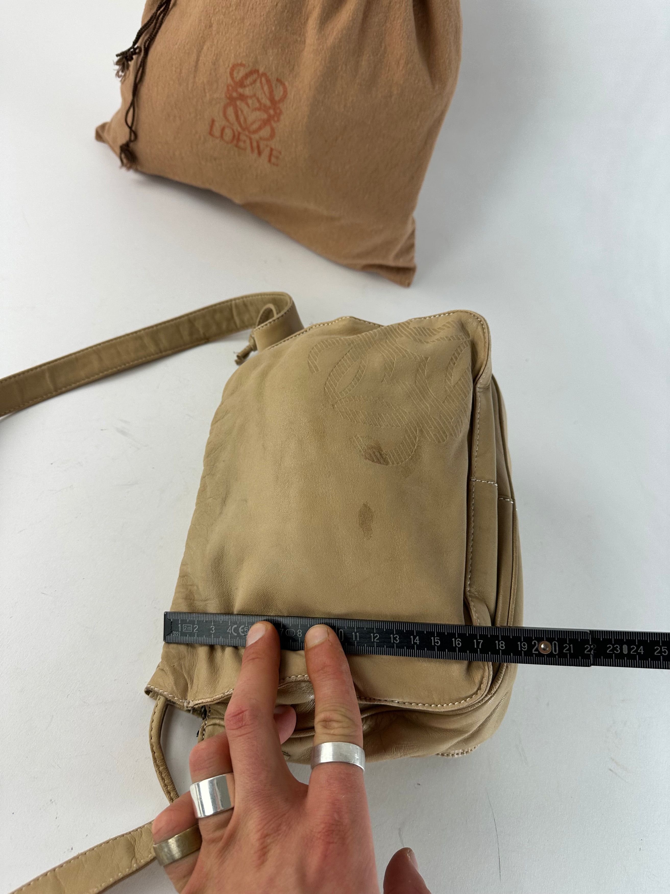 Loewe Vintage Madrid Leather Shoulder Bag Beige Size ONE SIZE - 12 Thumbnail