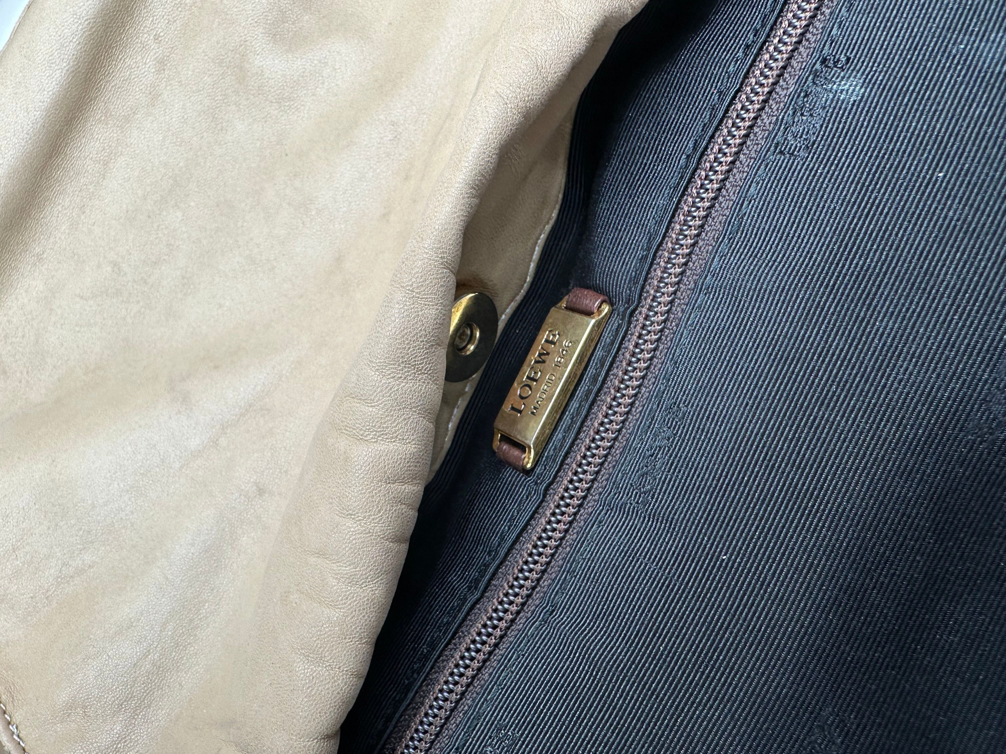 Loewe Vintage Madrid Leather Shoulder Bag Beige Size ONE SIZE - 6 Thumbnail