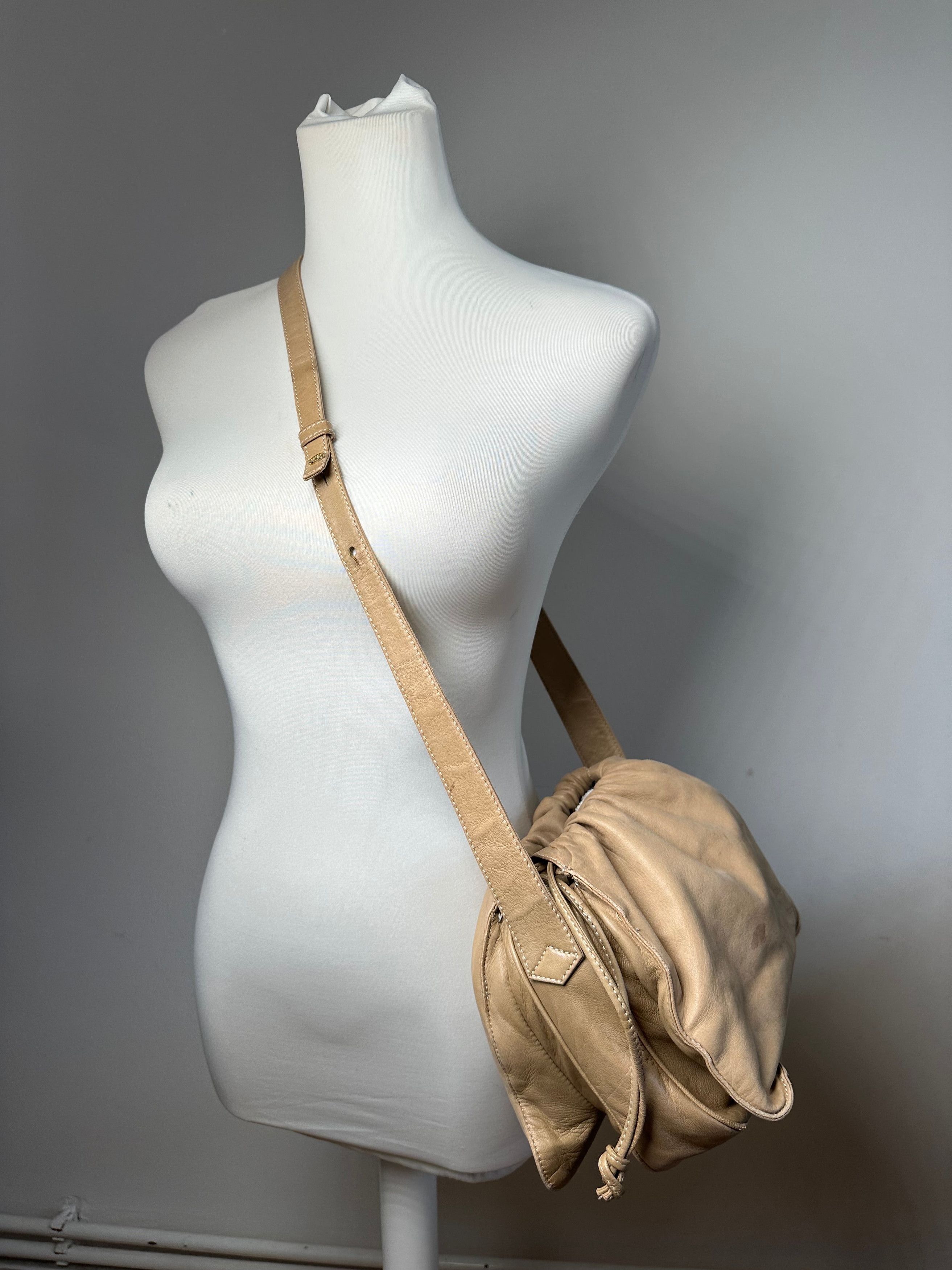 Loewe Vintage Madrid Leather Shoulder Bag Beige Size ONE SIZE - 4 Thumbnail