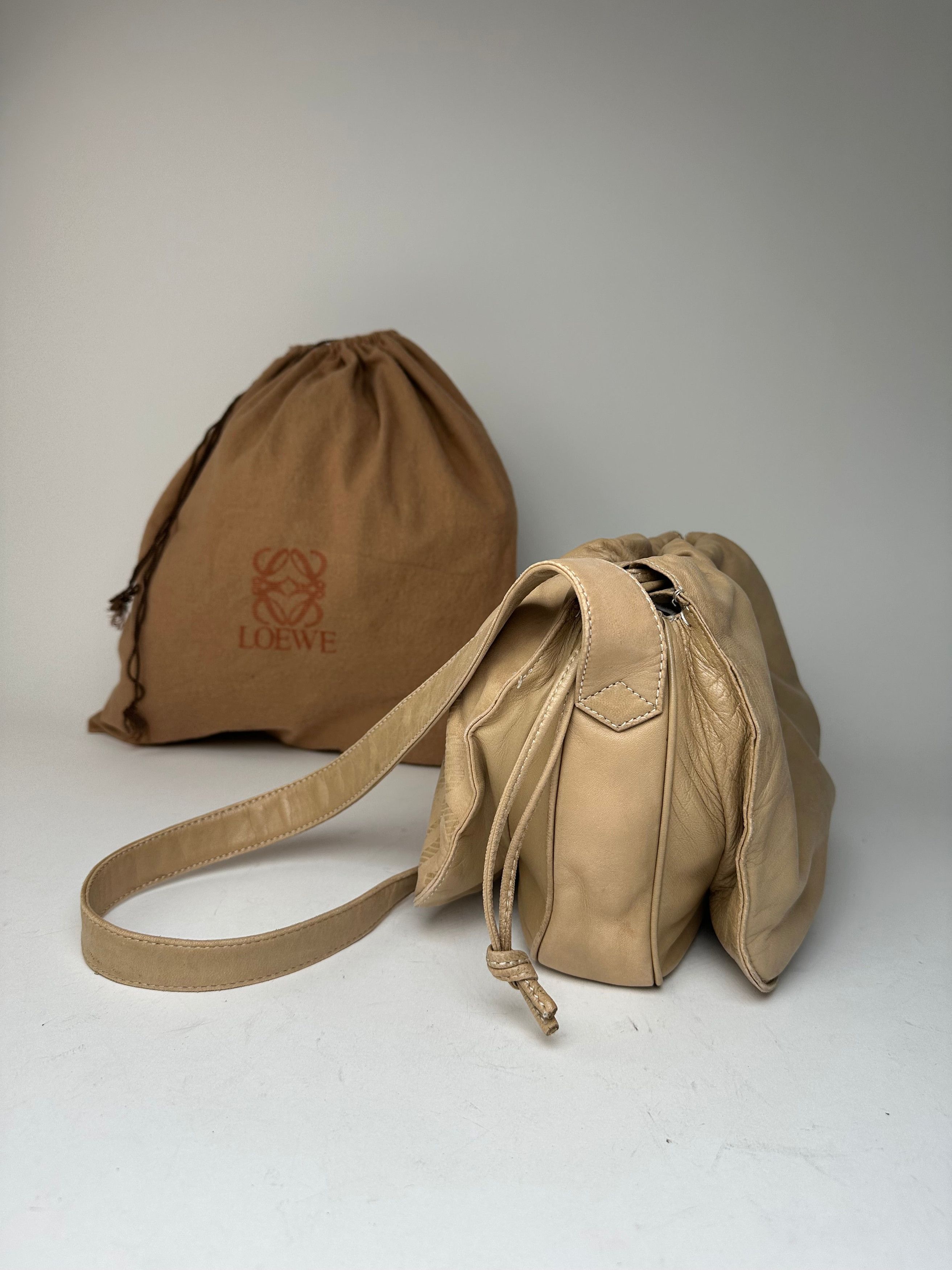 Loewe Vintage Madrid Leather Shoulder Bag Beige Size ONE SIZE - 8 Thumbnail