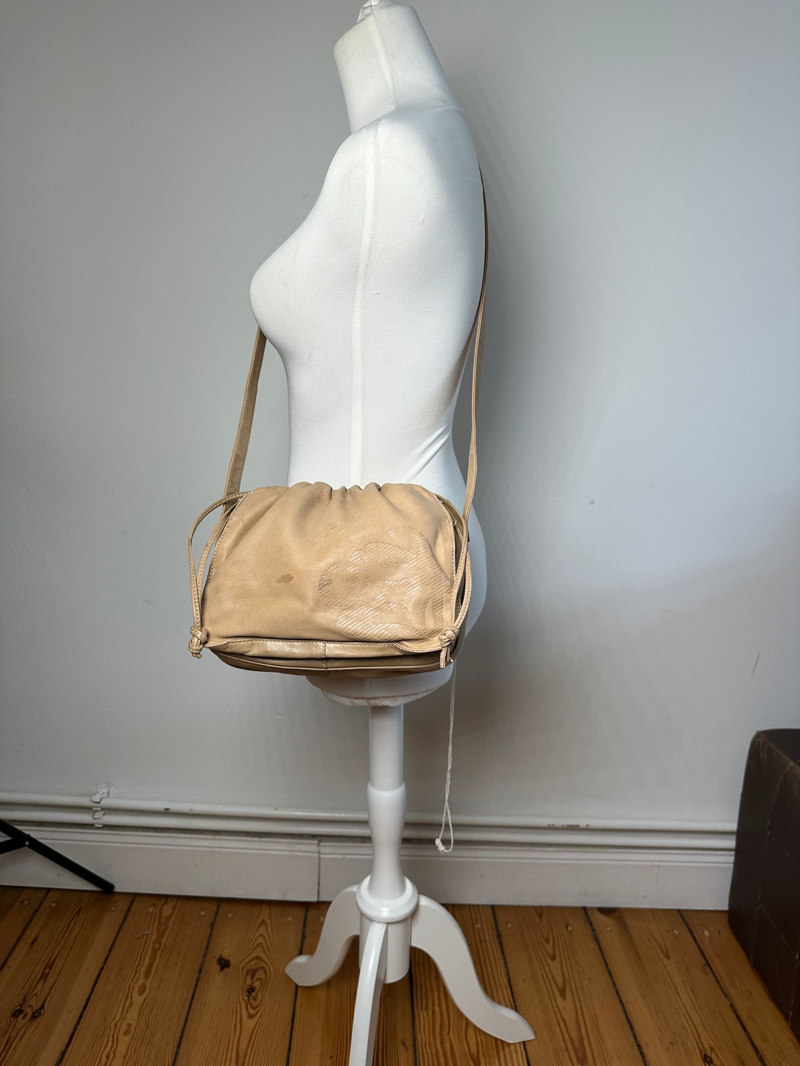Loewe Vintage Madrid Leather Shoulder Bag Beige Size ONE SIZE - 5 Thumbnail