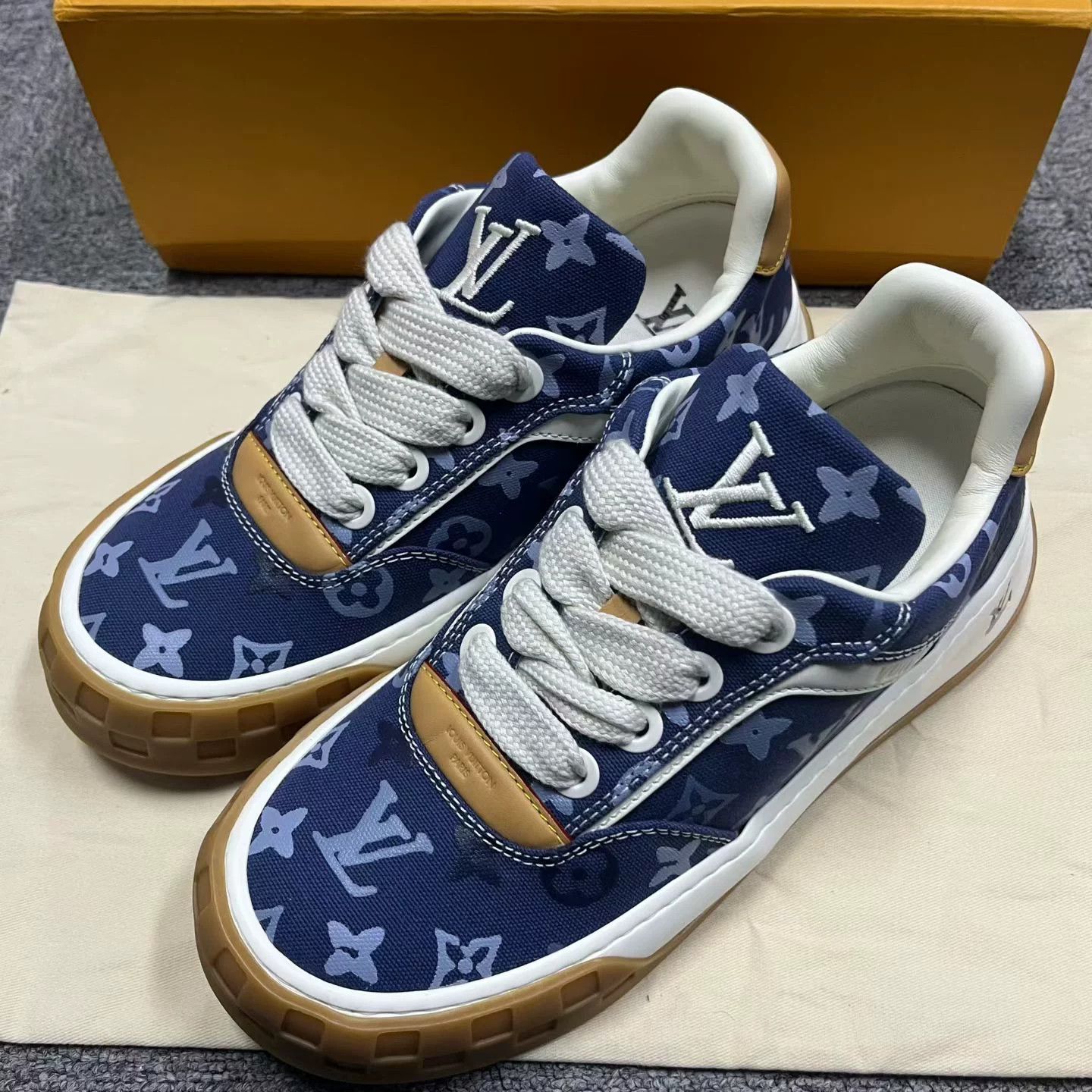 Louis Vuitton Louis Vuitton Blue Canvas Leather Low-Top Sneakers Size US 8.5 / EU 41-42 - 2 Thumbnail