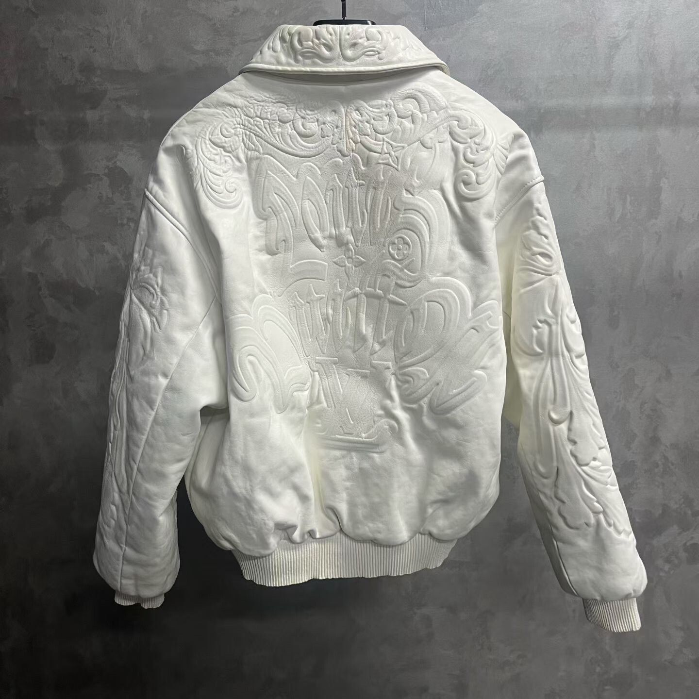 Louis Vuitton Louis Vuitton White Embossed Leather Jacket Size US M / EU 48-50 / 2 - 5 Thumbnail