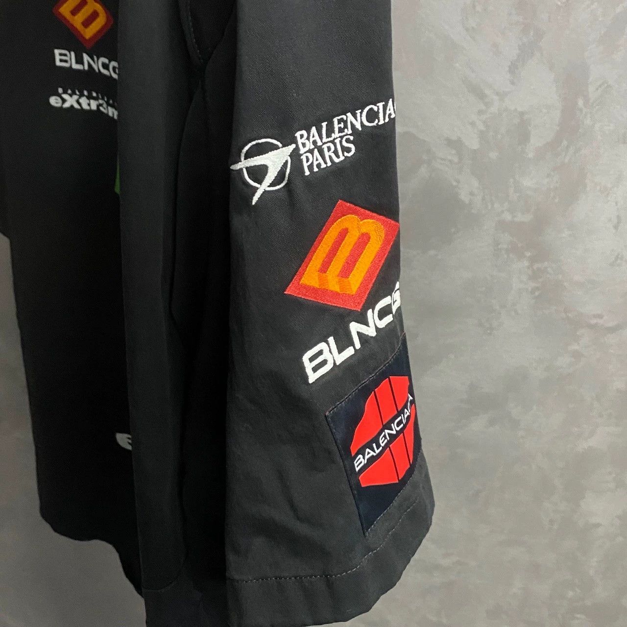 Balenciaga Balenciaga Black Art Print Logo Short Sleeve Shirt Size S / US 4 / IT 40 - 3 Thumbnail