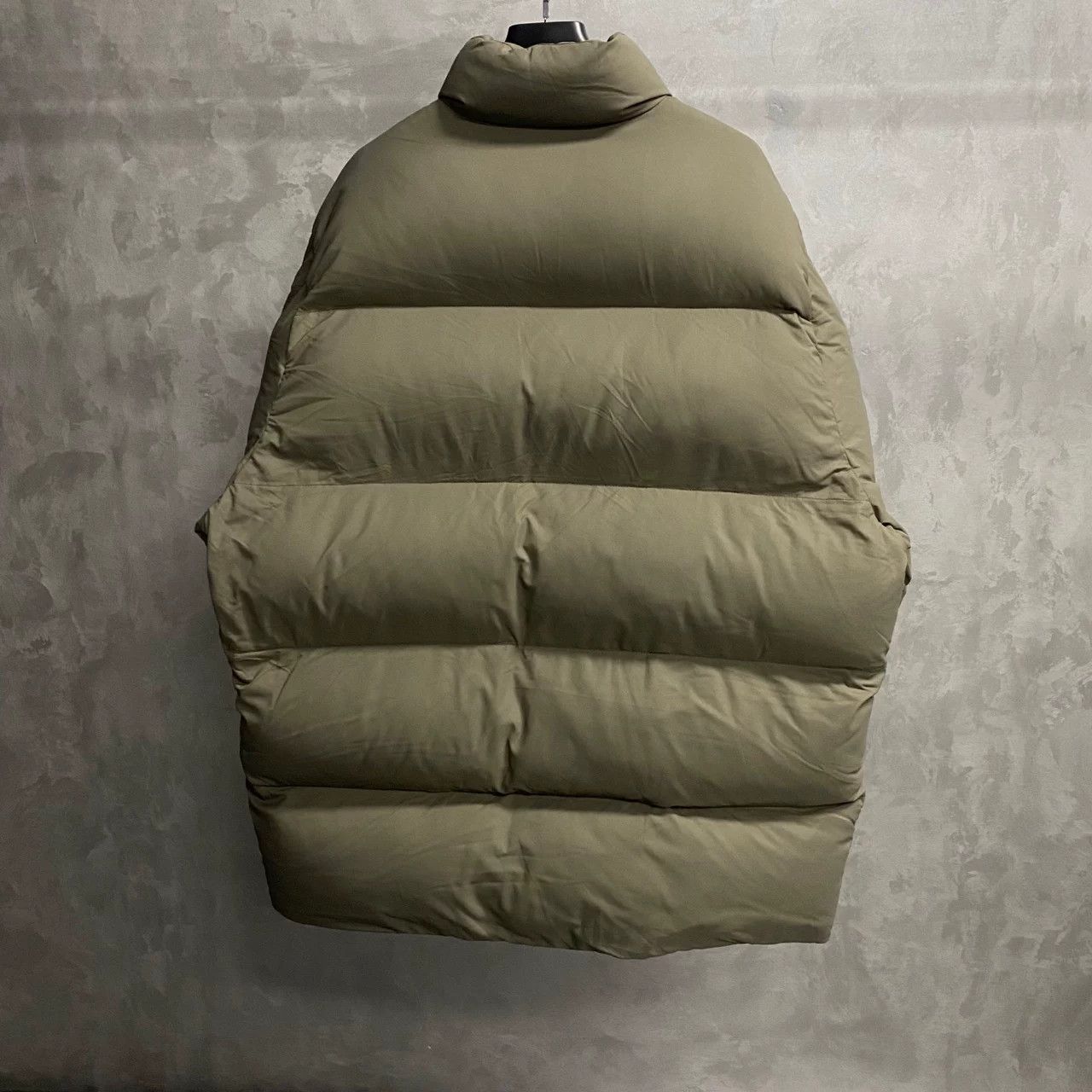 Balenciaga Balenciaga 2023 Brown Double Hook Logo Puffer Size US L / EU 52-54 / 3 - 2 Thumbnail