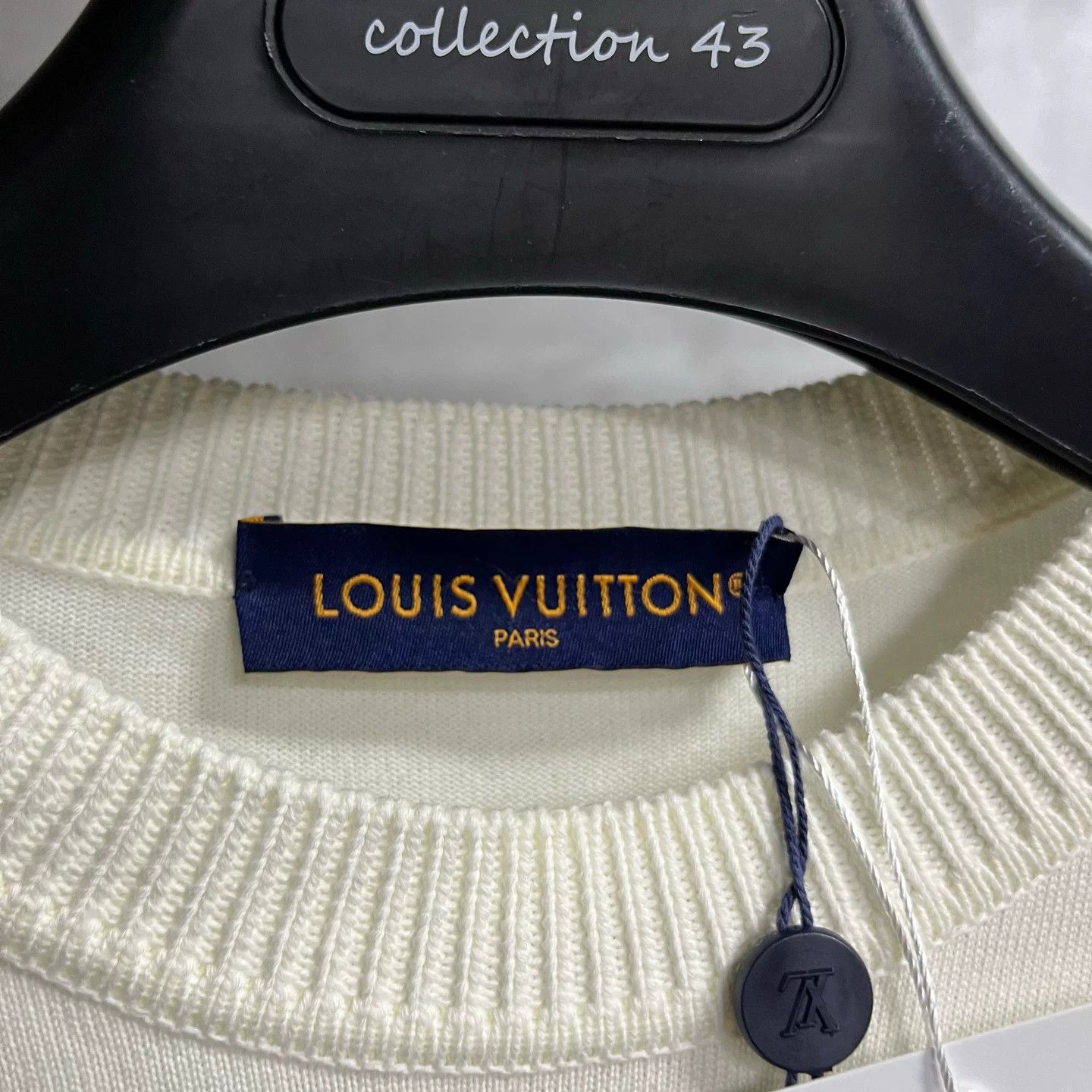 Louis Vuitton Louis Vuitton 25 Solid Print Round Neck T-shirt Size US S / EU 44-46 / 1 - 2 Thumbnail