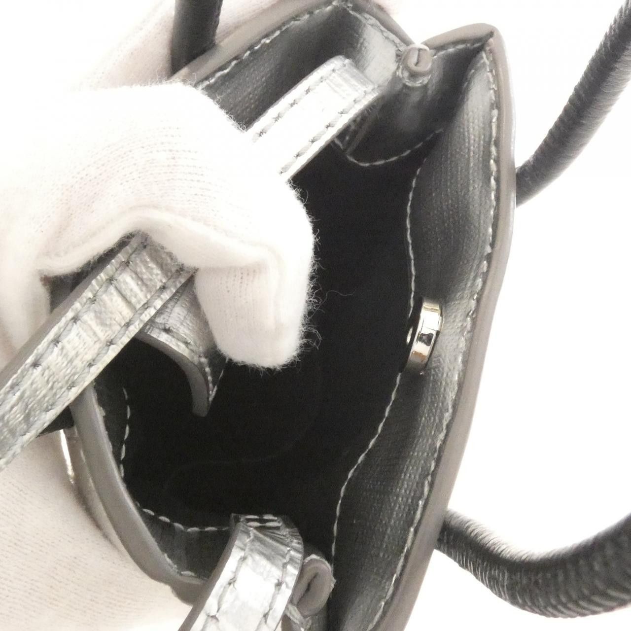 Balenciaga Balenciaga Balenciaga Shopping Phone Holder Calf Shoulder Bag Leather Crossbody Bag 5938260AI4N DUTY FREE for USA Size ONE SIZE - 8 Thumbnail