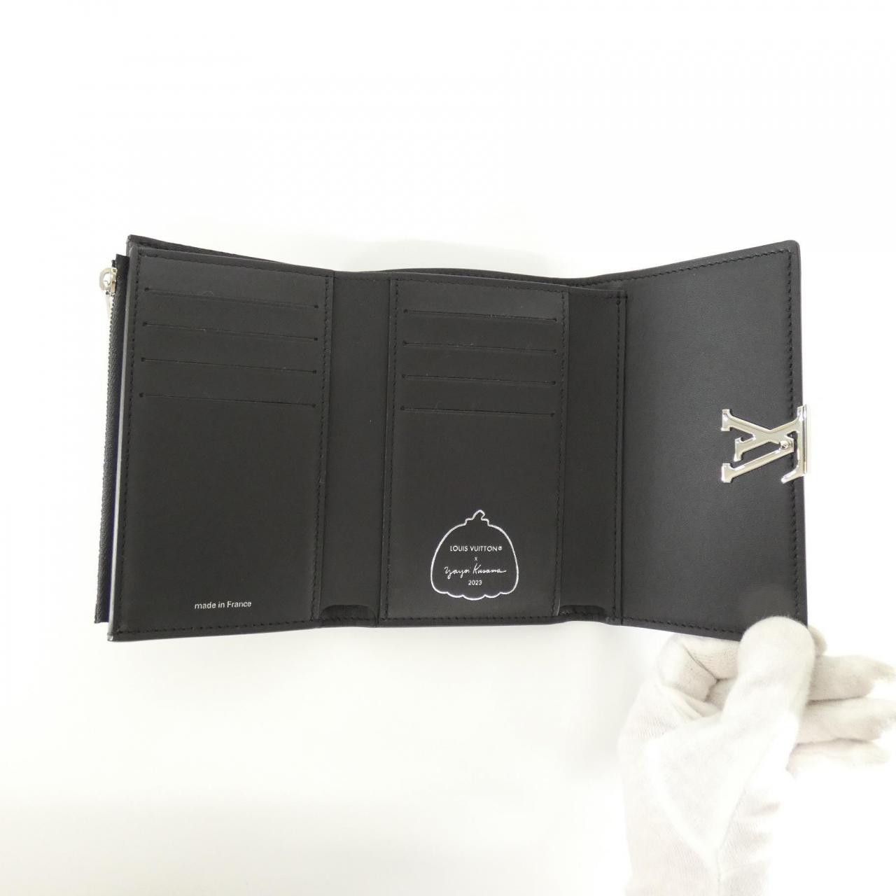 Louis Vuitton Louis Vuitton Louis Vuitton Capucines Compact Taurillon Wallet Leather Short Wallet M81963 DUTY FREE for USA Size ONE SIZE - 5 Thumbnail