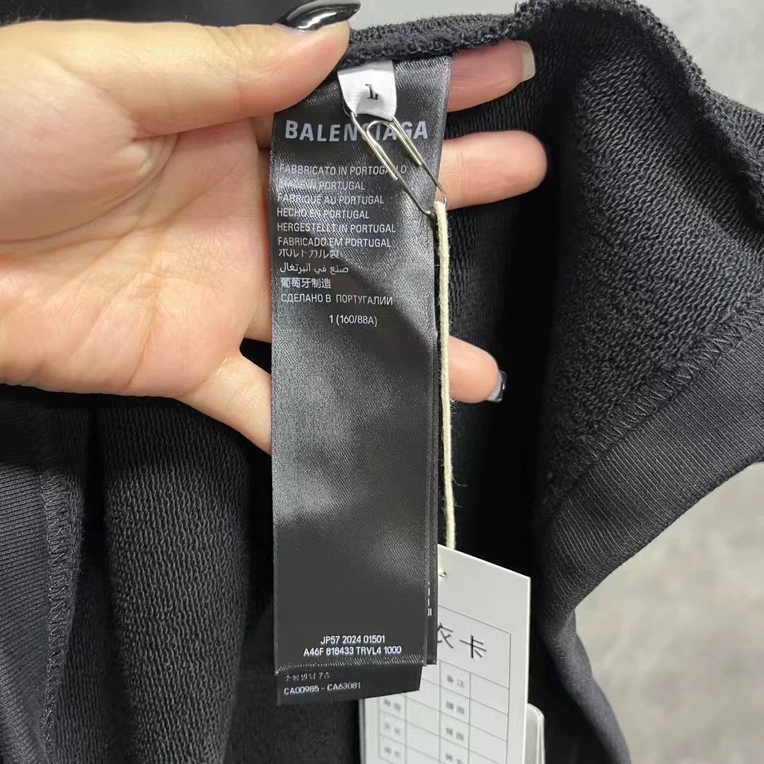 Balenciaga Balenciaga 24 Black Letter Print Cropped Hoodie Size US M / EU 48-50 / 2 - 5 Thumbnail