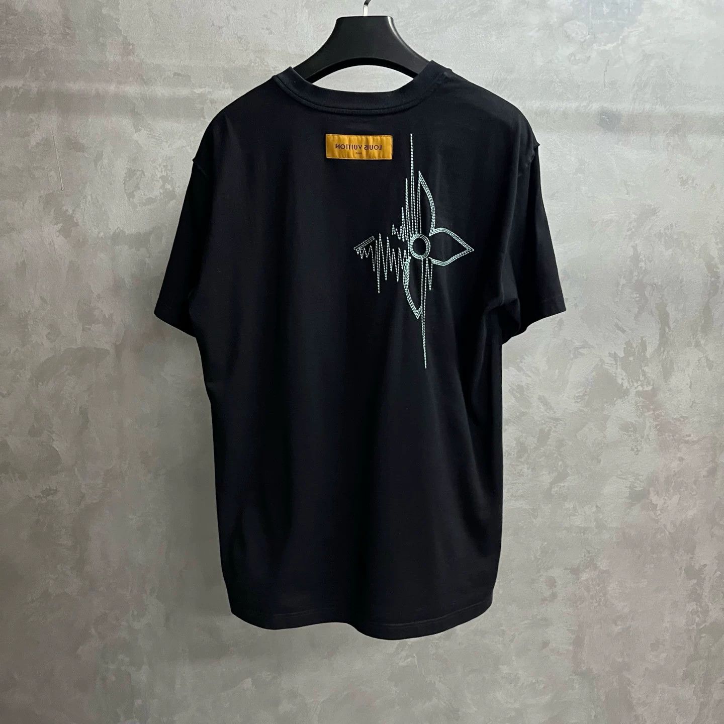 Louis Vuitton Louis Vuitton Black Pattern Print Crewneck T-shirt Size US XL / EU 56 / 4 - 5 Thumbnail