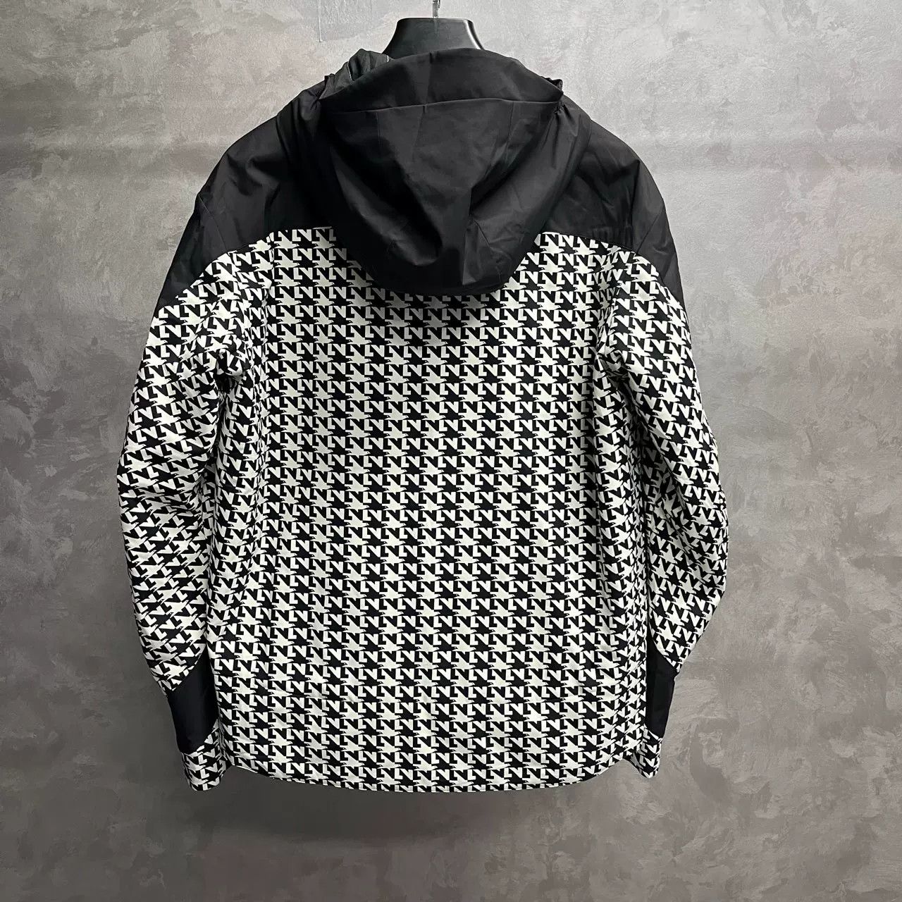 Louis Vuitton Louis Vuitton Houndstooth Zip Hooded Jacket Size US S / EU 44-46 / 1 - 4 Thumbnail