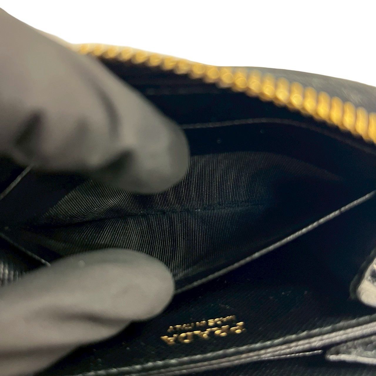 Prada Prada Prada Saffiano Leather Coin Case Leather Coin Case DUTY FREE for USA Size ONE SIZE - 9 Thumbnail