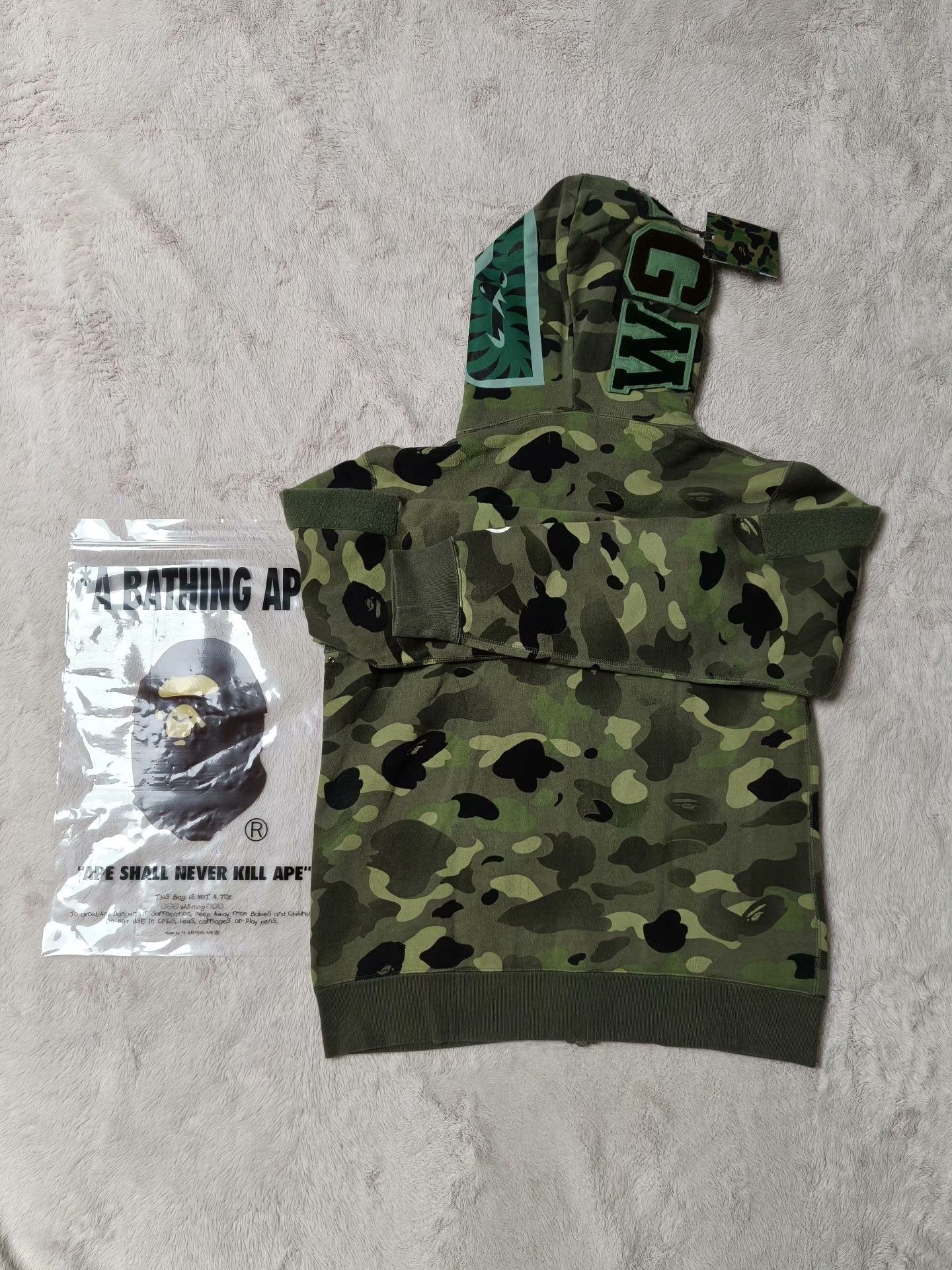 Bape Bape Green Hoodie L Men Size US L / EU 52-54 / 3 - 2 Thumbnail