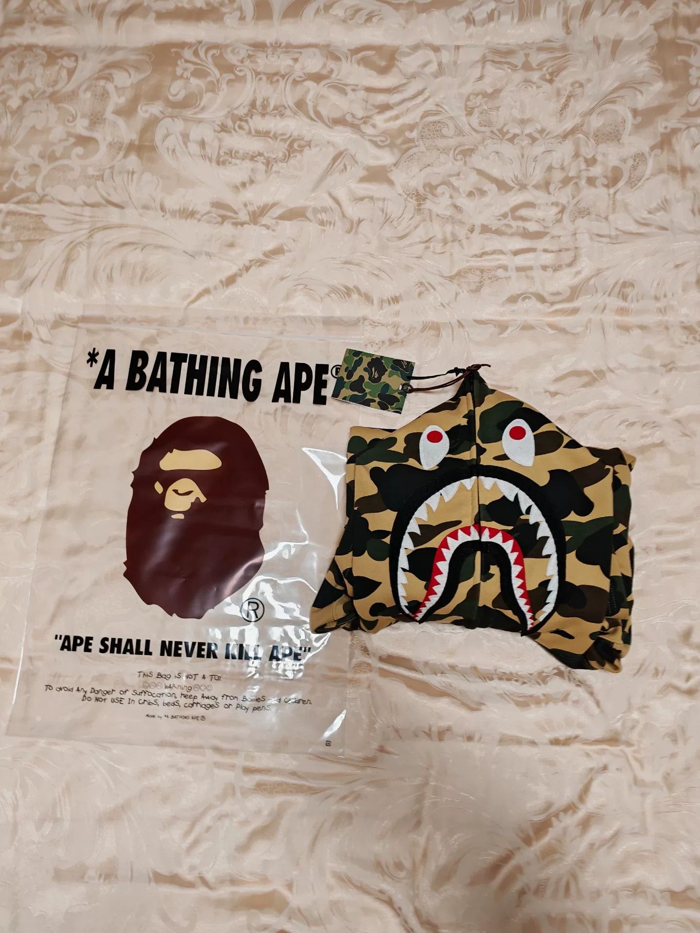 Bape Bape Yellow Hoodie L Men Size US L / EU 52-54 / 3 - 9 Thumbnail
