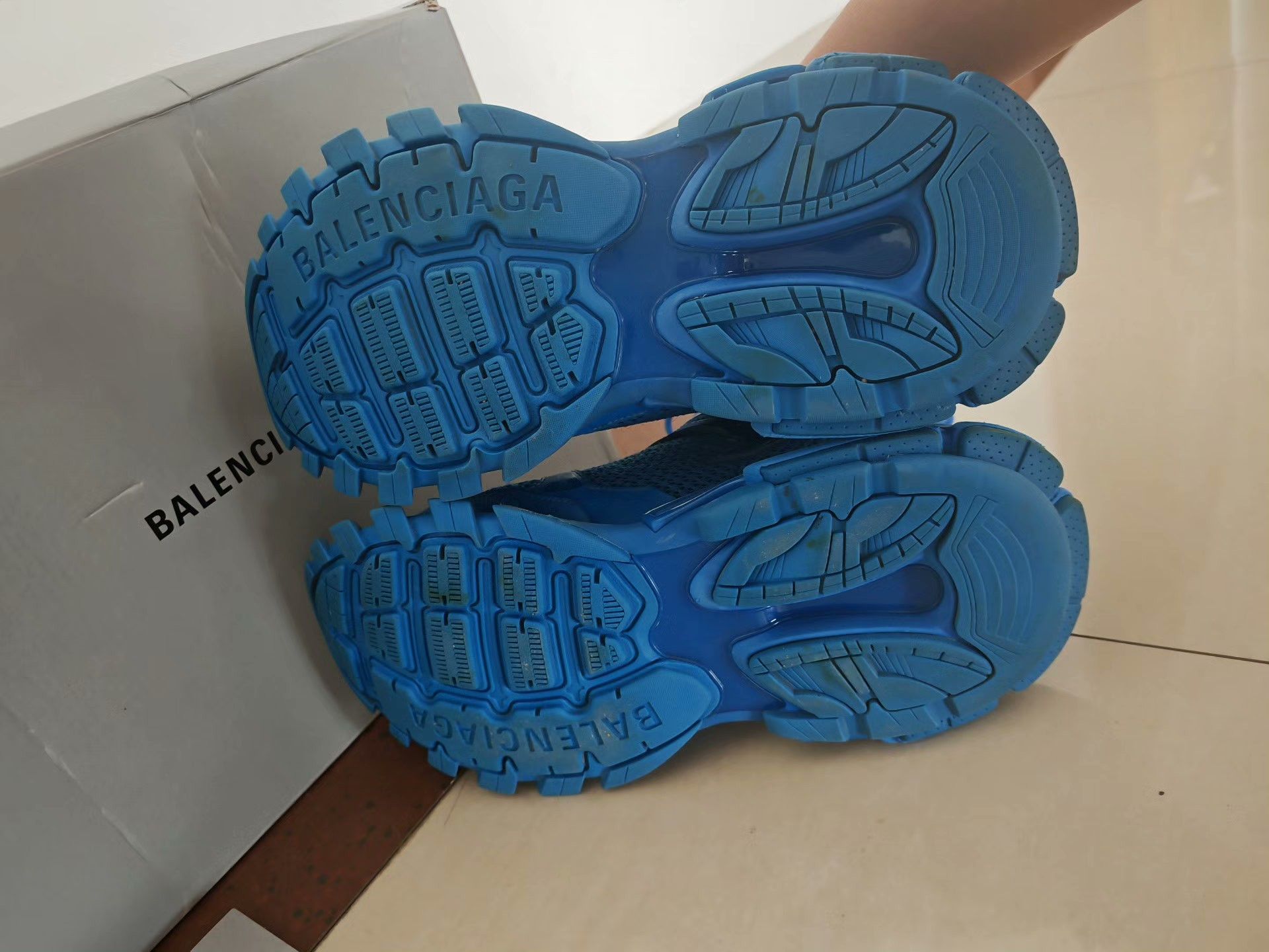 Balenciaga Balenciaga White Lowtop Sneakers 42 Men Size US 9 / EU 42 - 5 Thumbnail