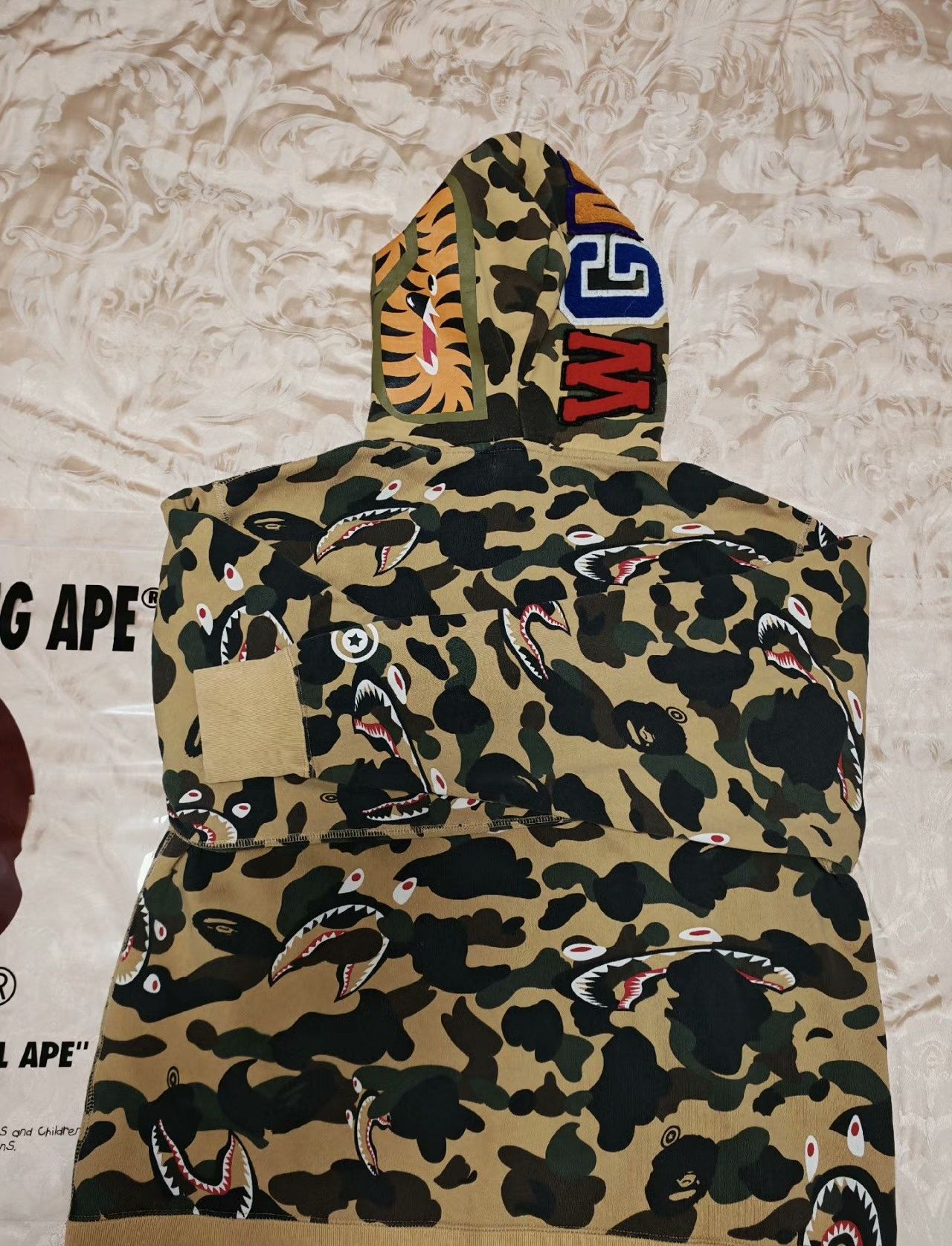 Bape Bape Shark Camo Yellow Hoodie L Men Size US L / EU 52-54 / 3 - 2 Thumbnail