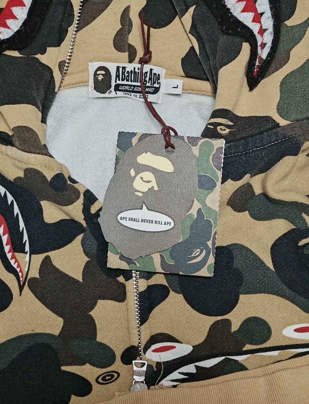 Bape Bape Shark Camo Yellow Hoodie L Men Size US L / EU 52-54 / 3 - 6 Thumbnail