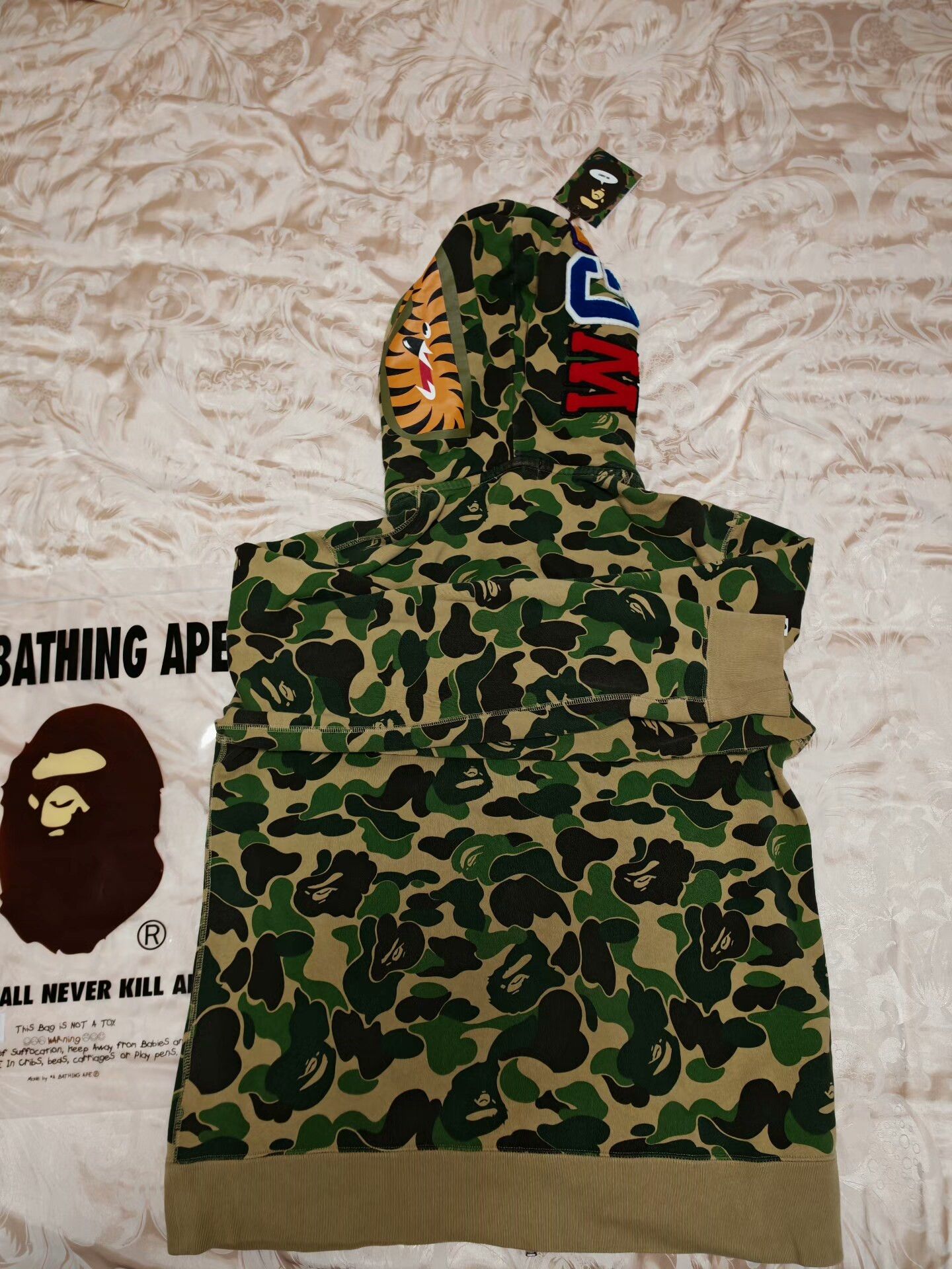 Bape Bape Shark Camo Green Light Jacket XXL Men Size US XXL / EU 58 / 5 - 3 Thumbnail