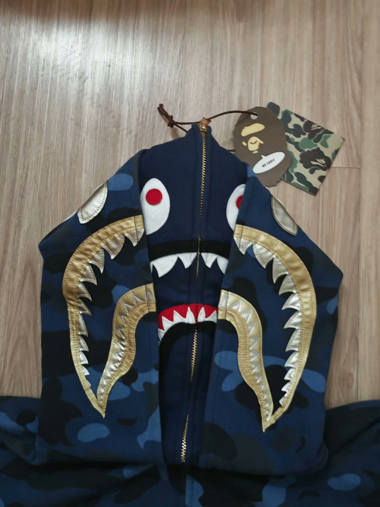 Bape Bape Shark Gold Hoodie M Men Size US M / EU 48-50 / 2 - 3 Thumbnail