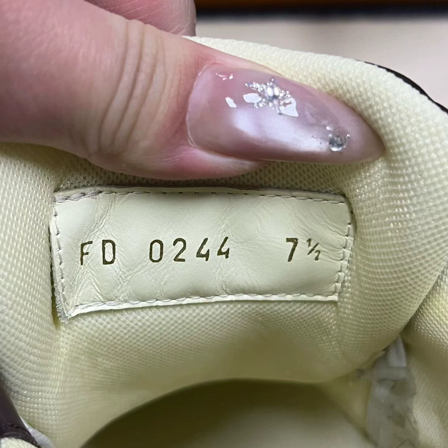 Louis Vuitton Louis Vuitton Brown Lowtop Sneakers 7.5 Women Size US 7.5 / IT 37.5 - 5 Thumbnail