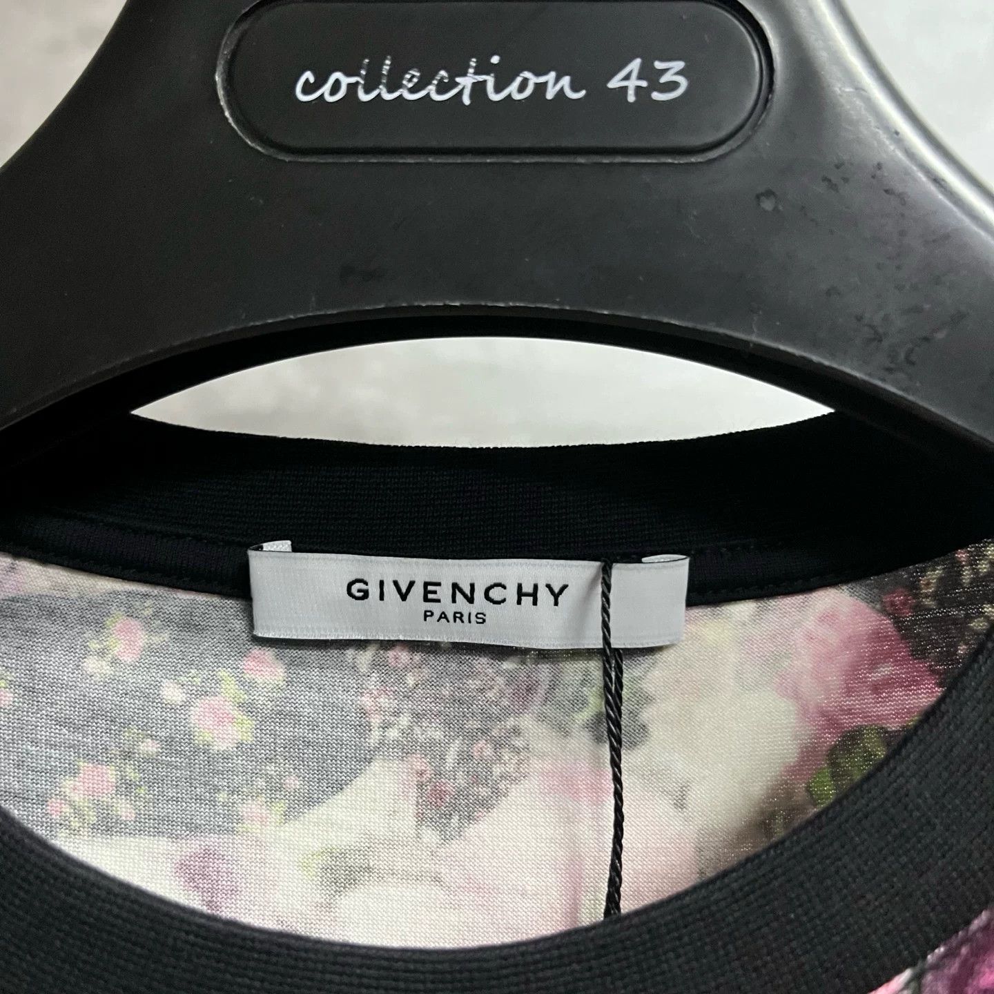Givenchy Givenchy Floral Printed T-Shirt XS Women Size XS / US 0-2 / IT 36-38 - 2 Thumbnail