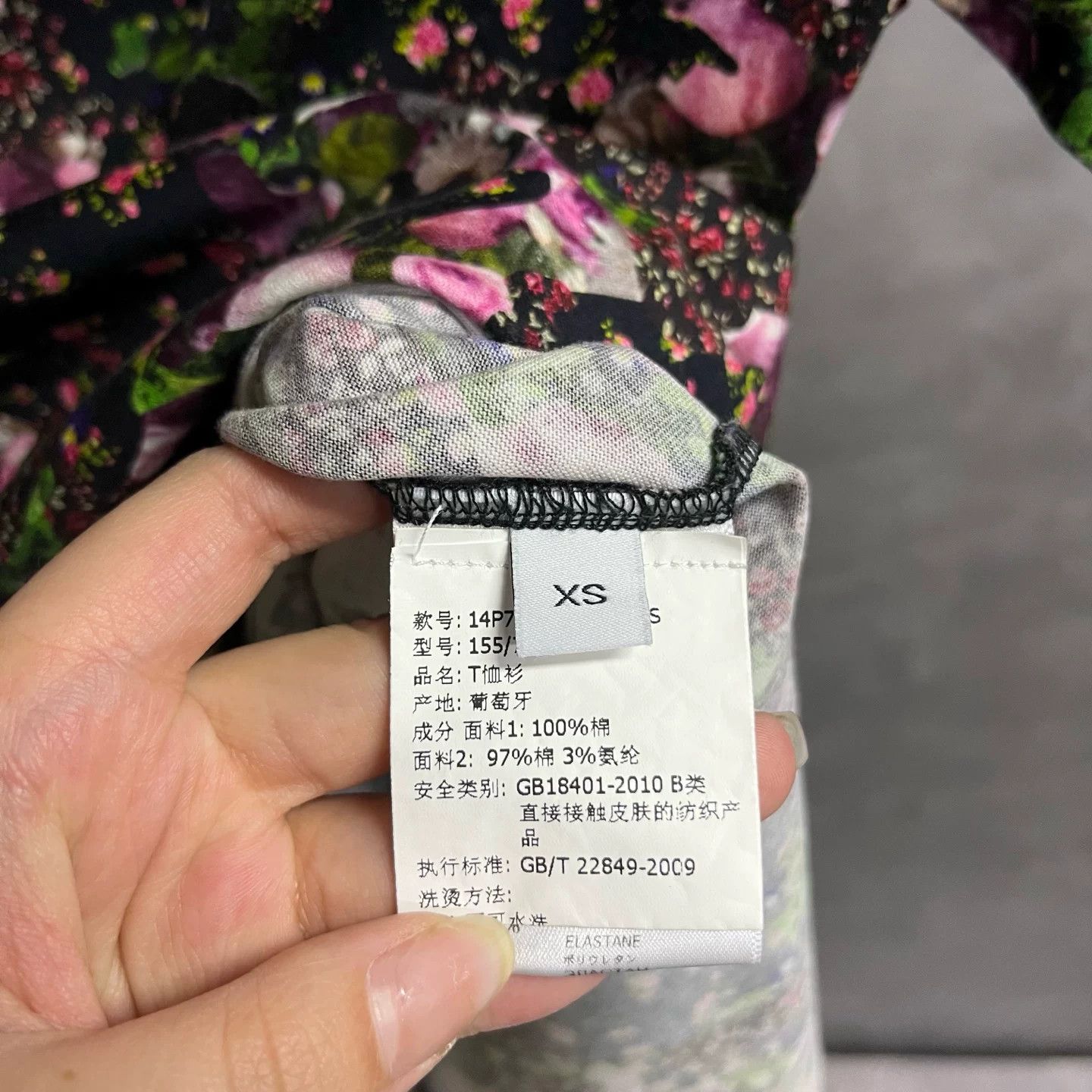 Givenchy Givenchy Floral Printed T-Shirt XS Women Size XS / US 0-2 / IT 36-38 - 4 Thumbnail