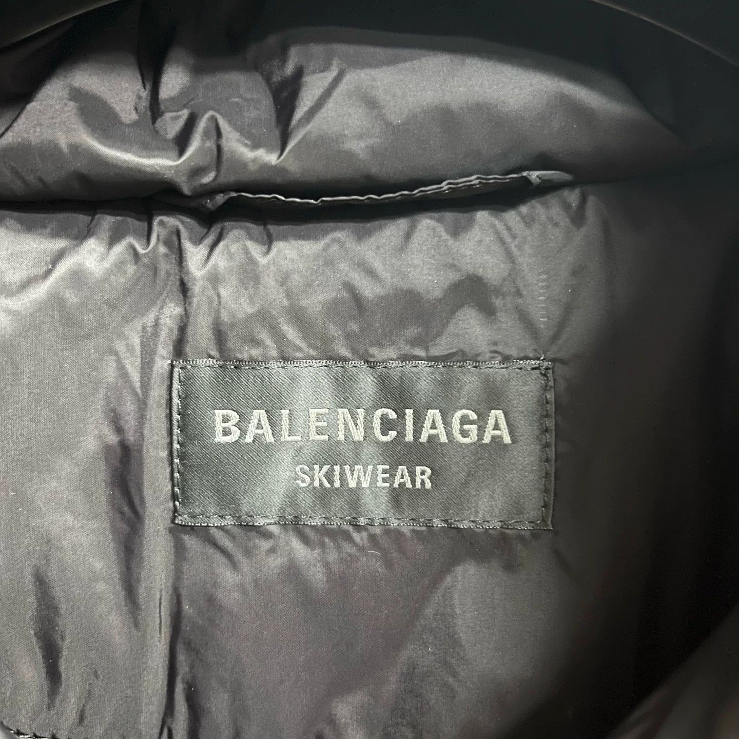 Balenciaga Balenciaga Retro Printed Black Hoodie 50 Men Size US XL / EU 56 / 4 - 2 Thumbnail