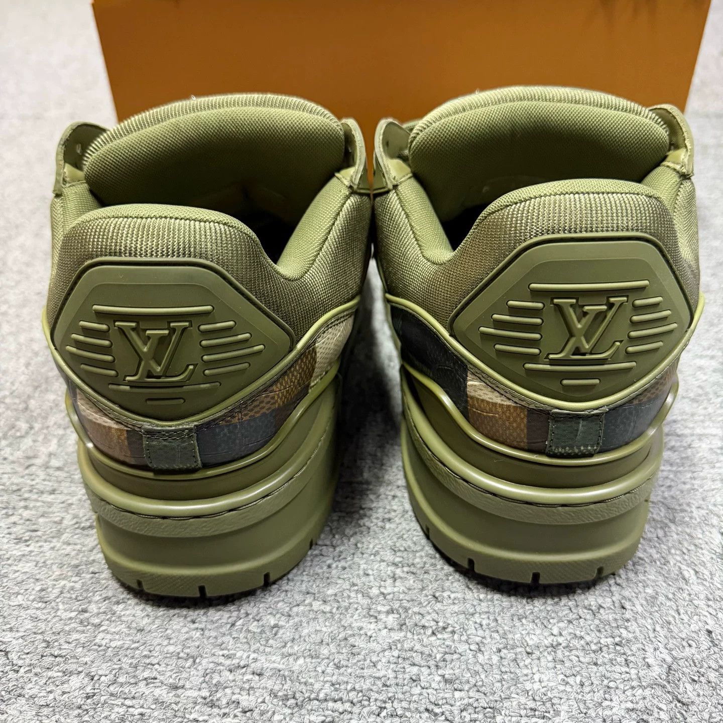 Louis Vuitton Louis Vuitton Leather Green Lowtop Sneakers 7.5 Women Size US 7.5 / IT 37.5 - 4 Thumbnail
