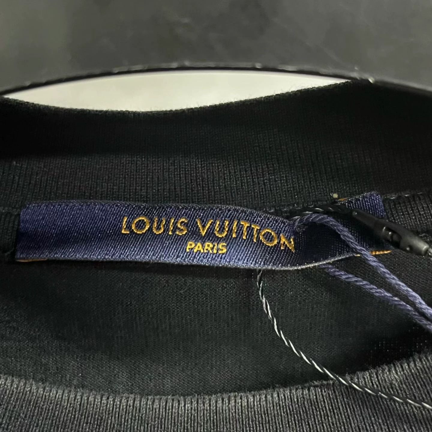 Louis Vuitton Louis Vuitton Printed Black T-Shirt S Women Size S / US 4 / IT 40 - 2 Thumbnail