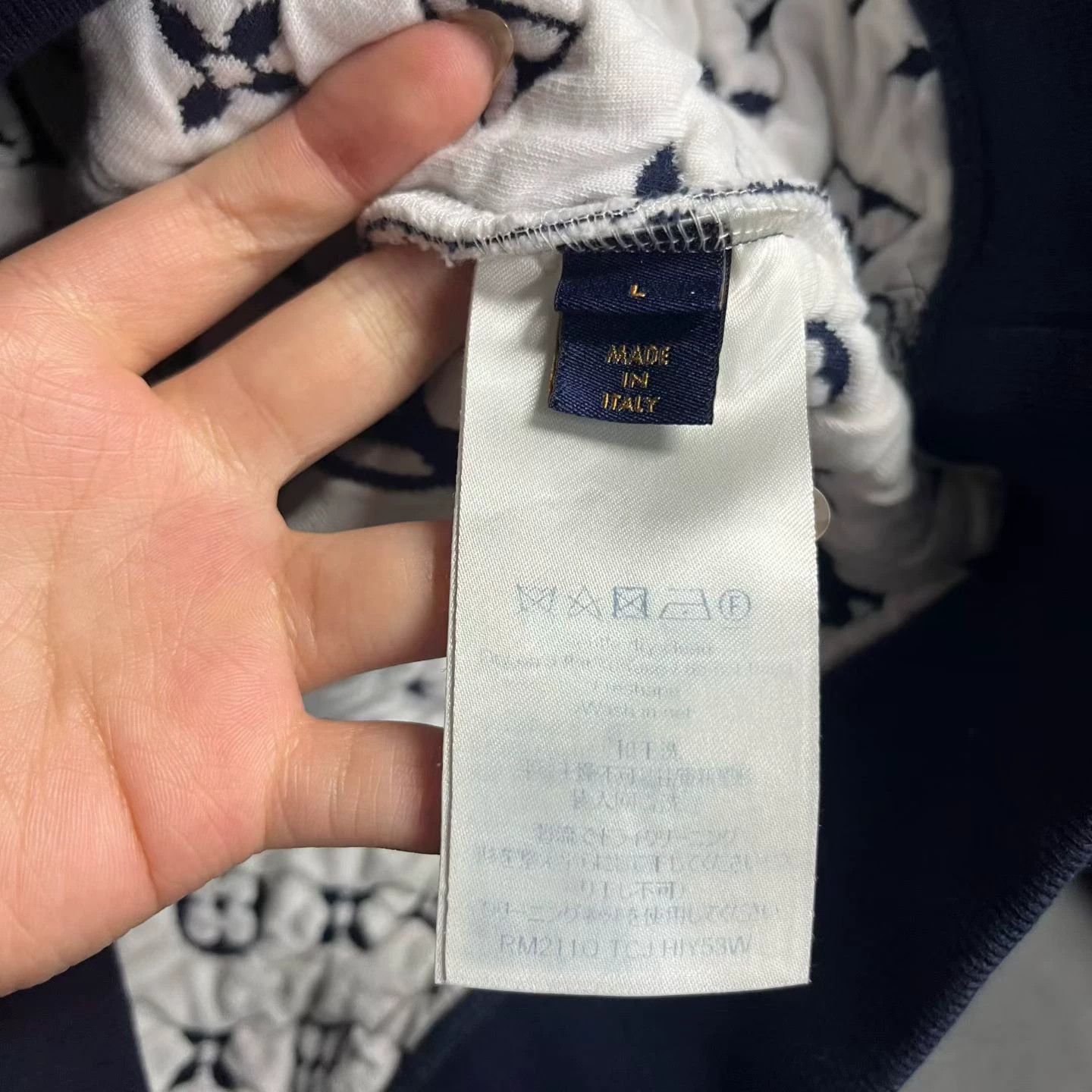Louis Vuitton Louis Vuitton Printed Graphic Blue T-Shirt L Women Size L / US 10 / IT 46 - 3 Thumbnail