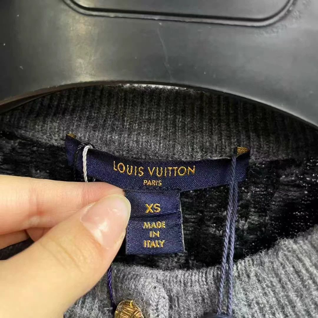 Louis Vuitton Louis Vuitton Item Designer Casual Size M / US 6-8 / IT 42-44 - 2 Thumbnail