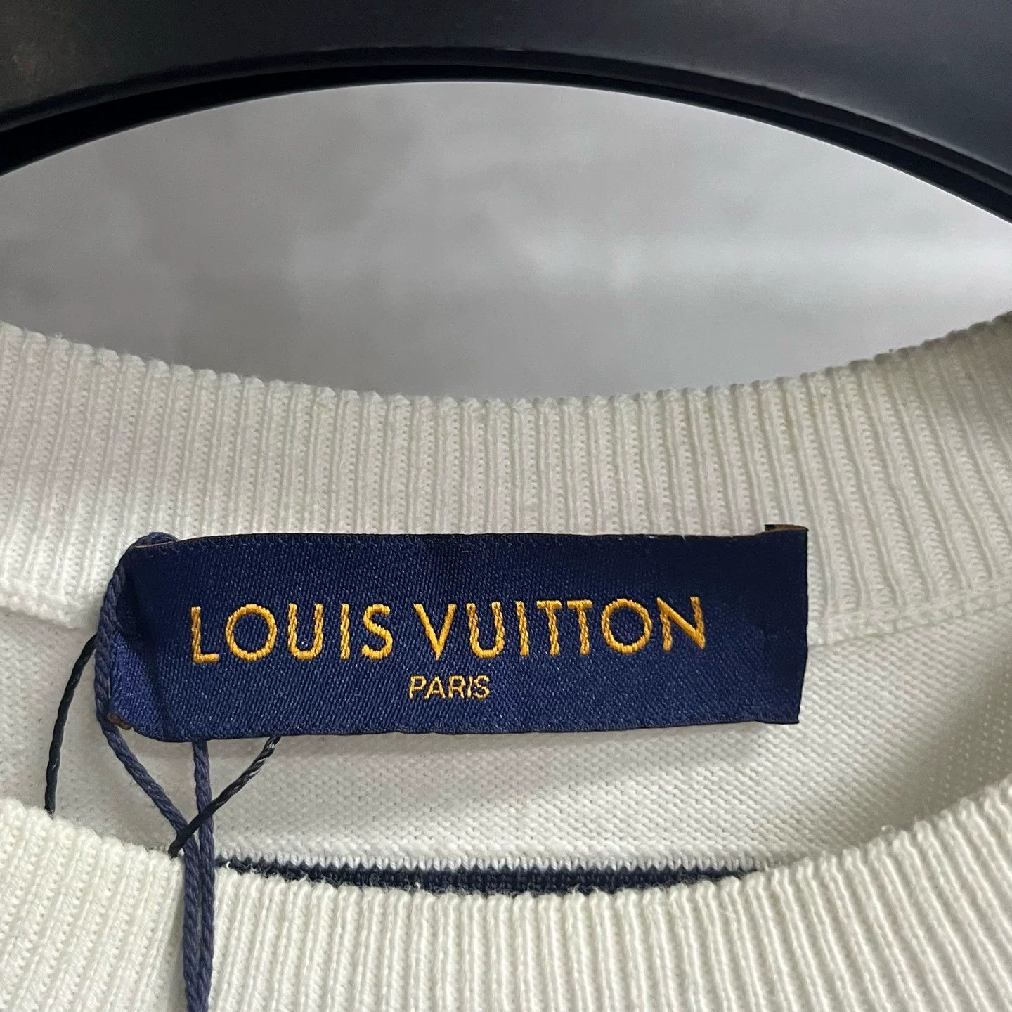 Louis Vuitton Louis Vuitton White T-Shirt M Women Size M / US 6-8 / IT 42-44 - 2 Thumbnail