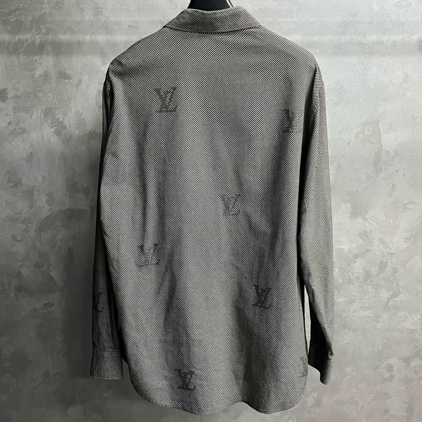 Louis Vuitton Louis Vuitton Retro Gray T-Shirt XL Women Size XL / US 12-14 / IT 48-50 - 5 Thumbnail