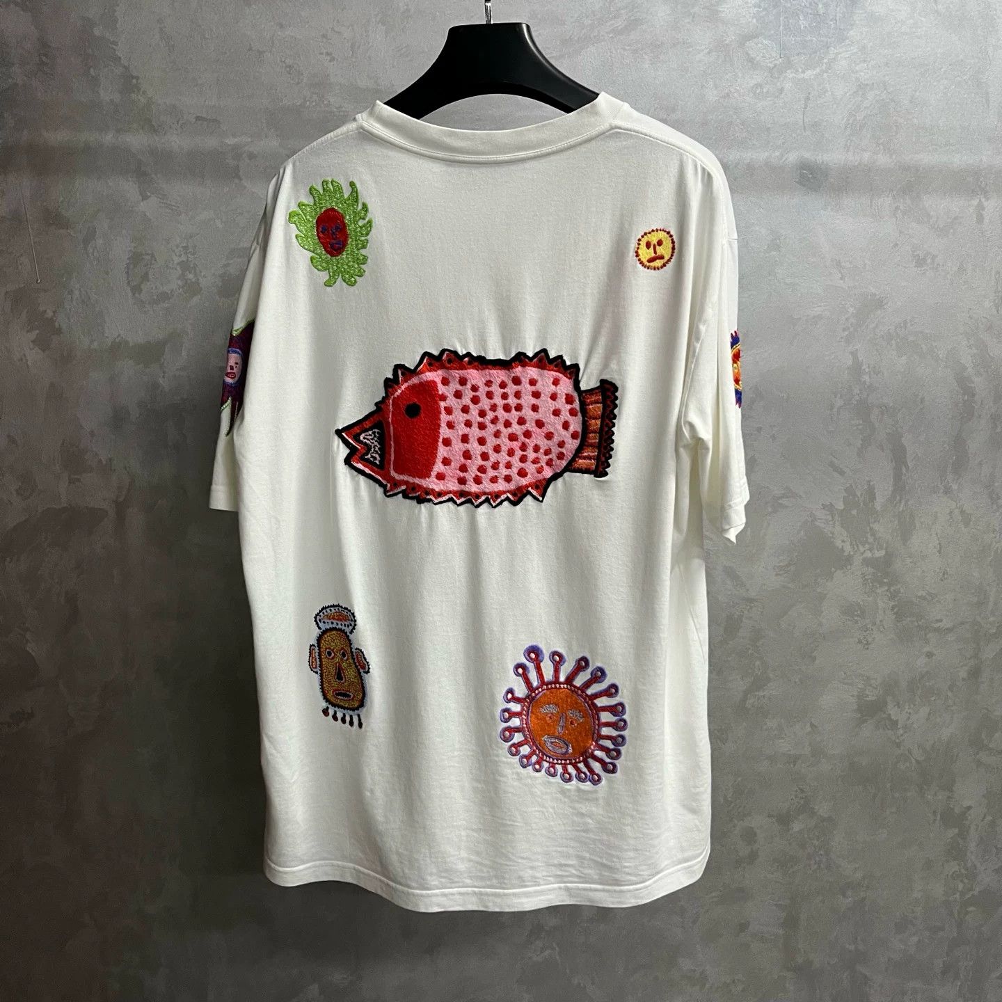 Louis Vuitton Louis Vuitton Embroidered Graphic White T-Shirt XXL Women Size XXL / US 16-18 / IT 52-54 - 5 Thumbnail