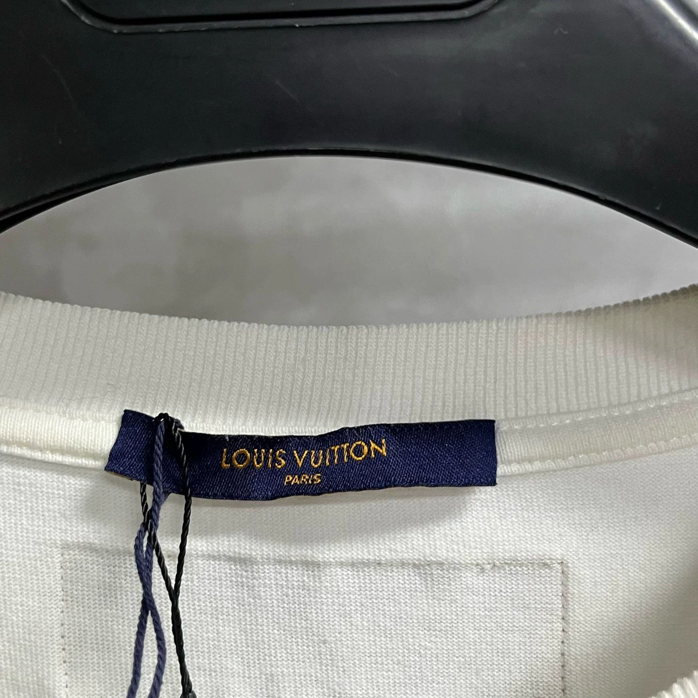 Louis Vuitton Louis Vuitton Embroidered White T-Shirt L Women Size ONE SIZE - 2 Thumbnail