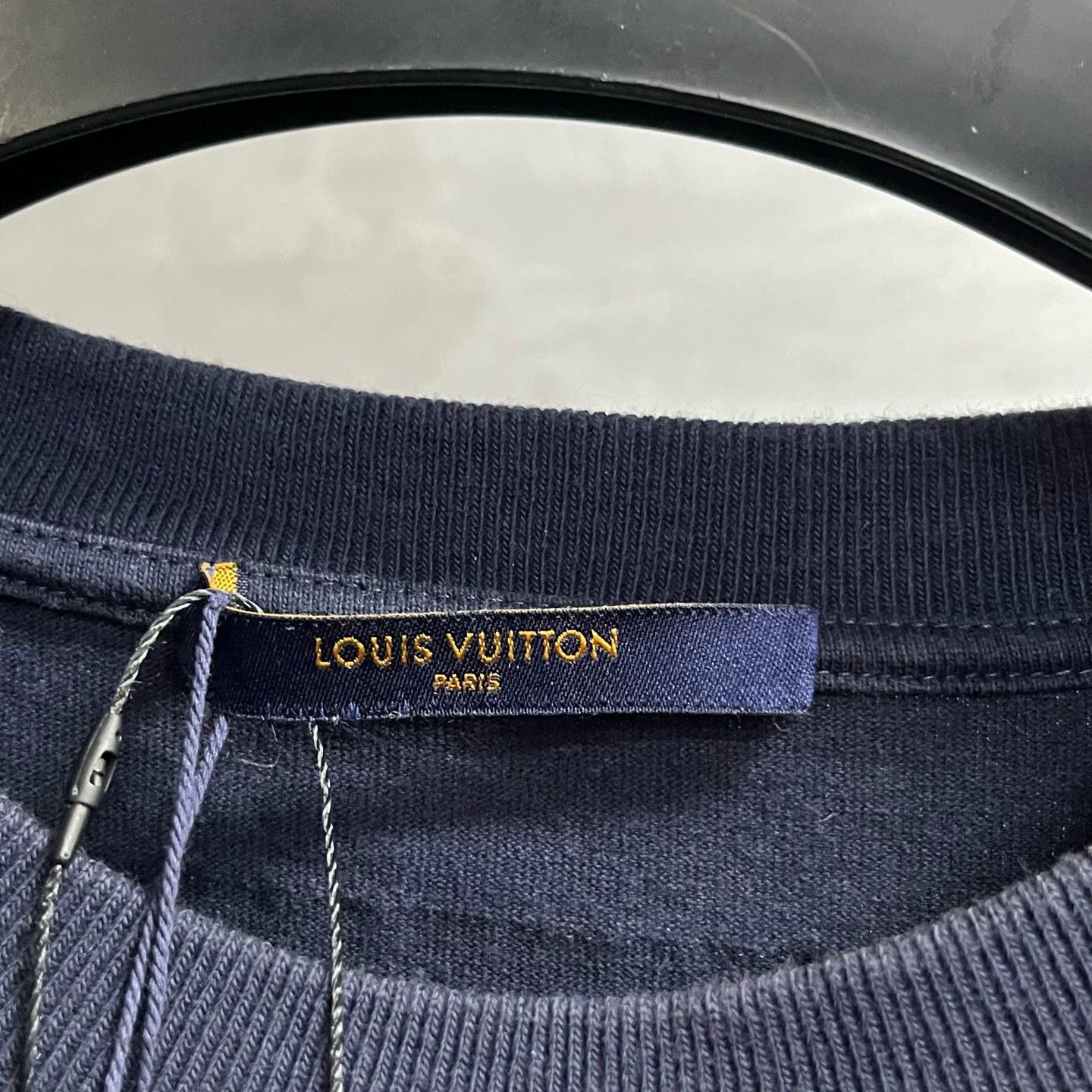 Louis Vuitton Louis Vuitton Floral Embroidered Blue T-Shirt L Women Size L / US 10 / IT 46 - 3 Thumbnail