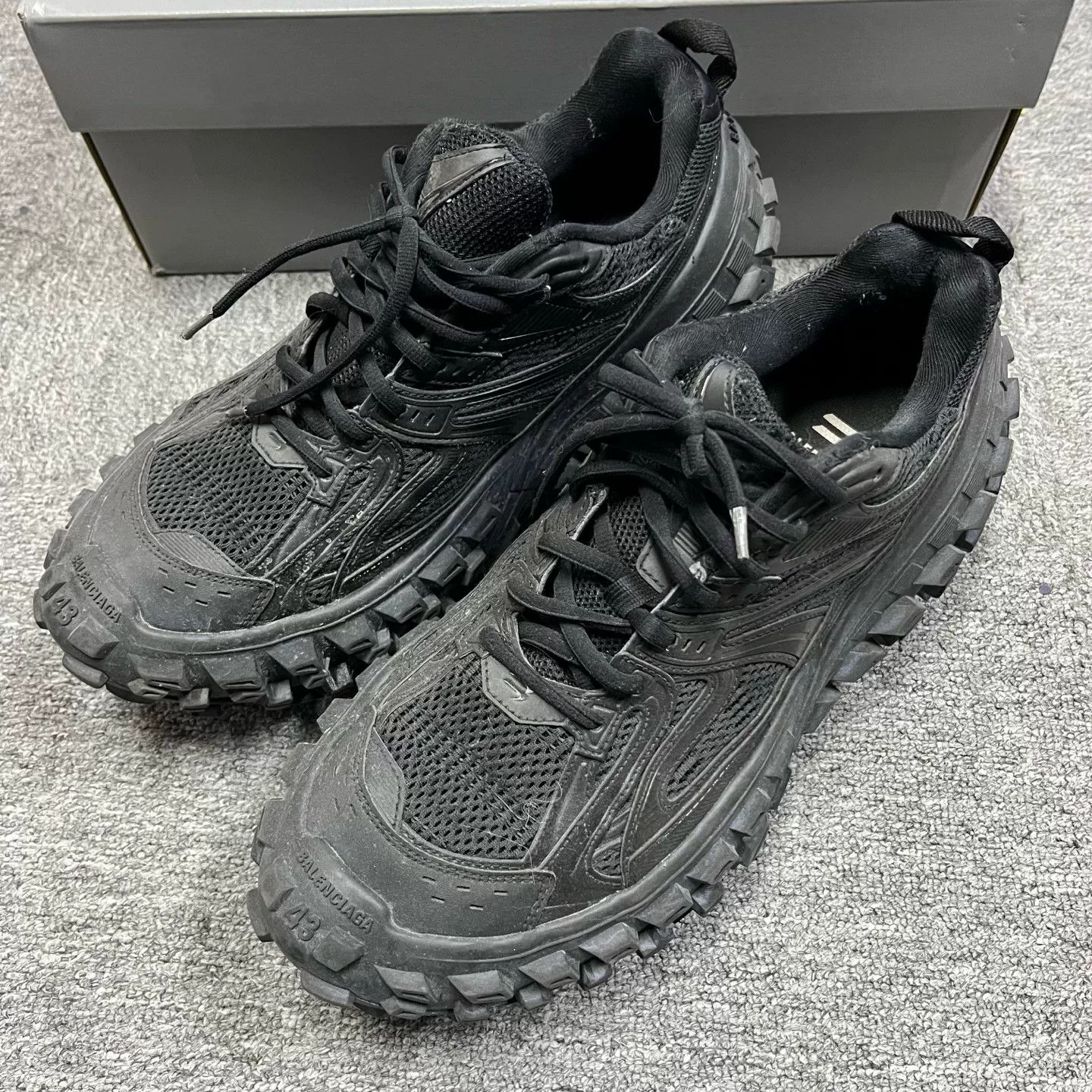 Balenciaga Balenciaga Retro Black Lowtop Sneakers 43 Women Size US 9.5 / EU 42-43 - 2 Thumbnail