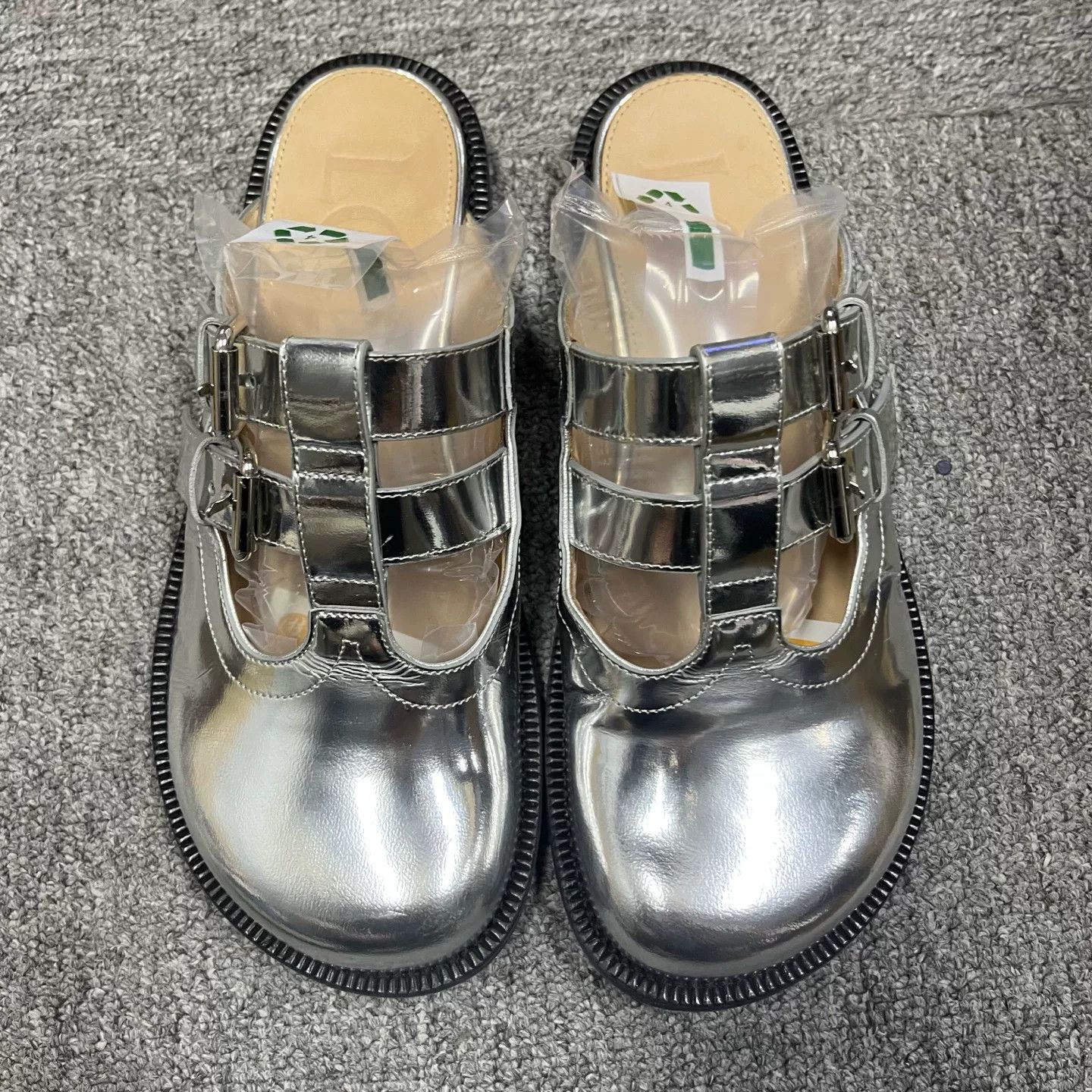 Loewe Loewe Leather Silver Lowtop Sneakers 37 Women Size US 6.5 / IT 36.5 - 3 Thumbnail