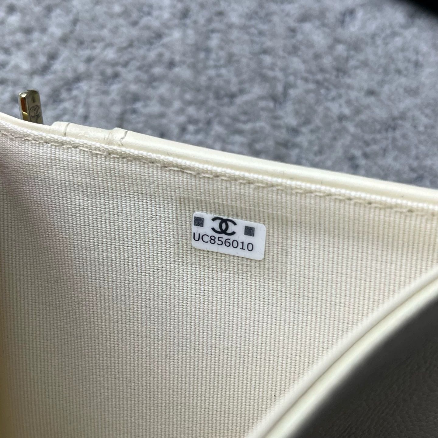 Chanel Chanel Leather Graphic Beige Shoulder Bag 26 Women Size ONE SIZE - 5 Thumbnail