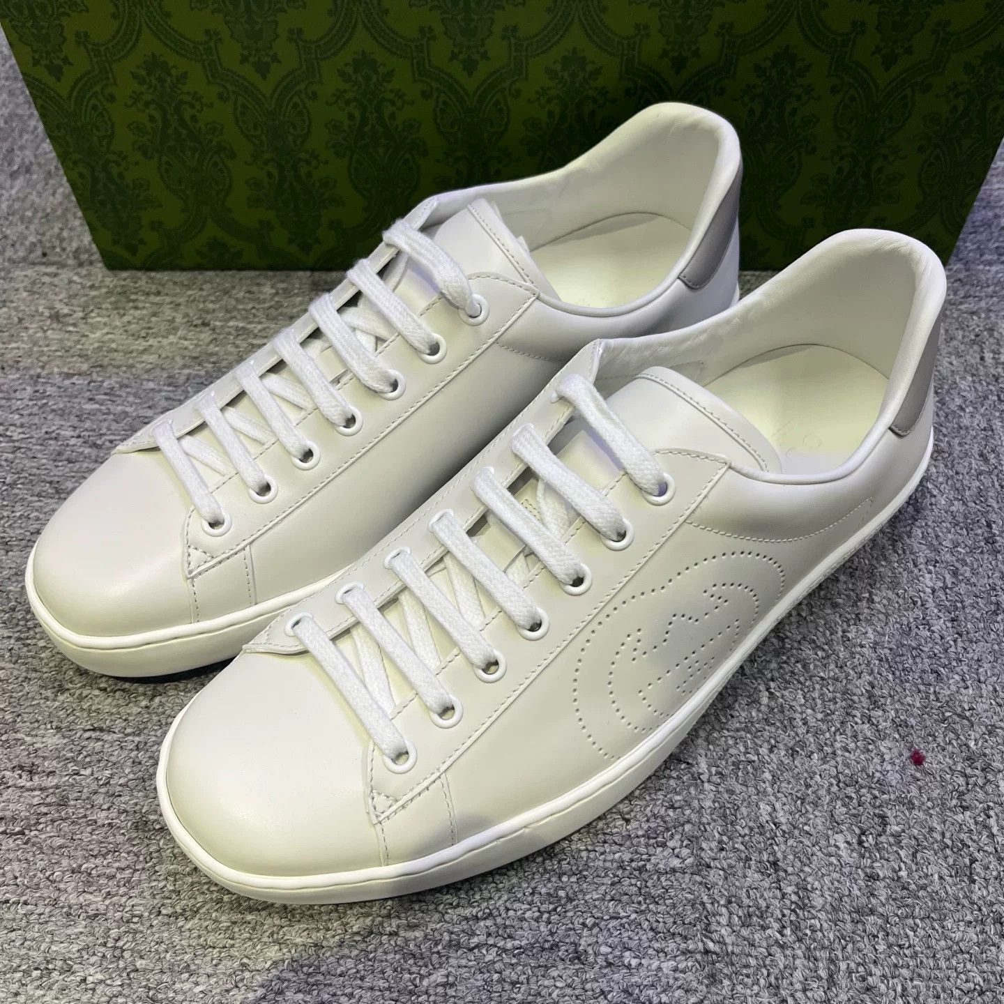 Gucci Gucci White Lowtop Sneakers 9.5 Women Size US 9.5 / IT 39.5 - 2 Thumbnail
