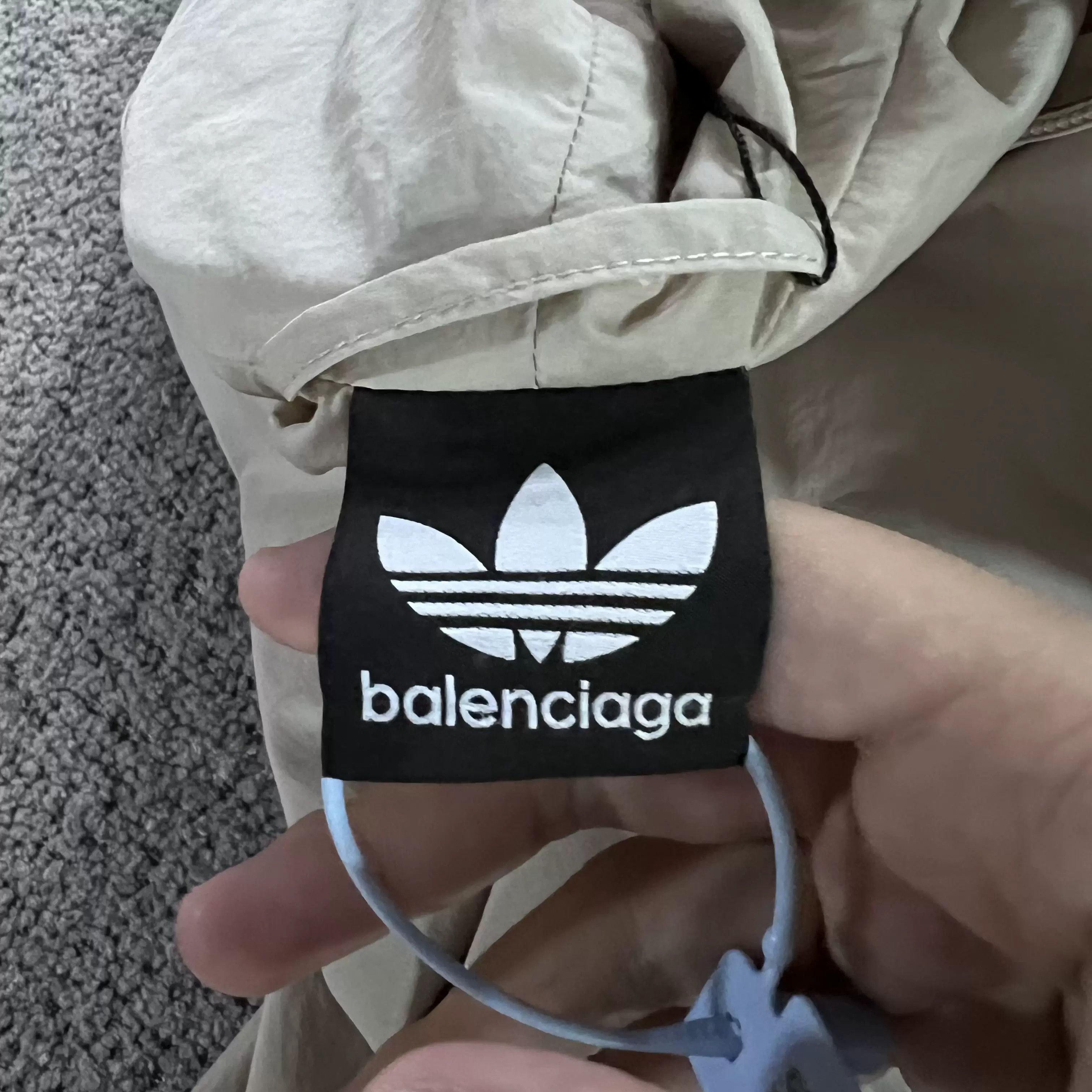 Balenciaga Balenciaga Retro Graphic Beige Hoodie S Men Size US S / EU 44-46 / 1 - 9 Thumbnail