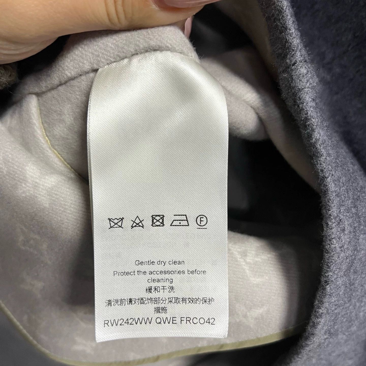 Louis Vuitton Louis Vuitton Gray Cap Designer Size XS / US 0-2 / IT 36-38 - 4 Thumbnail