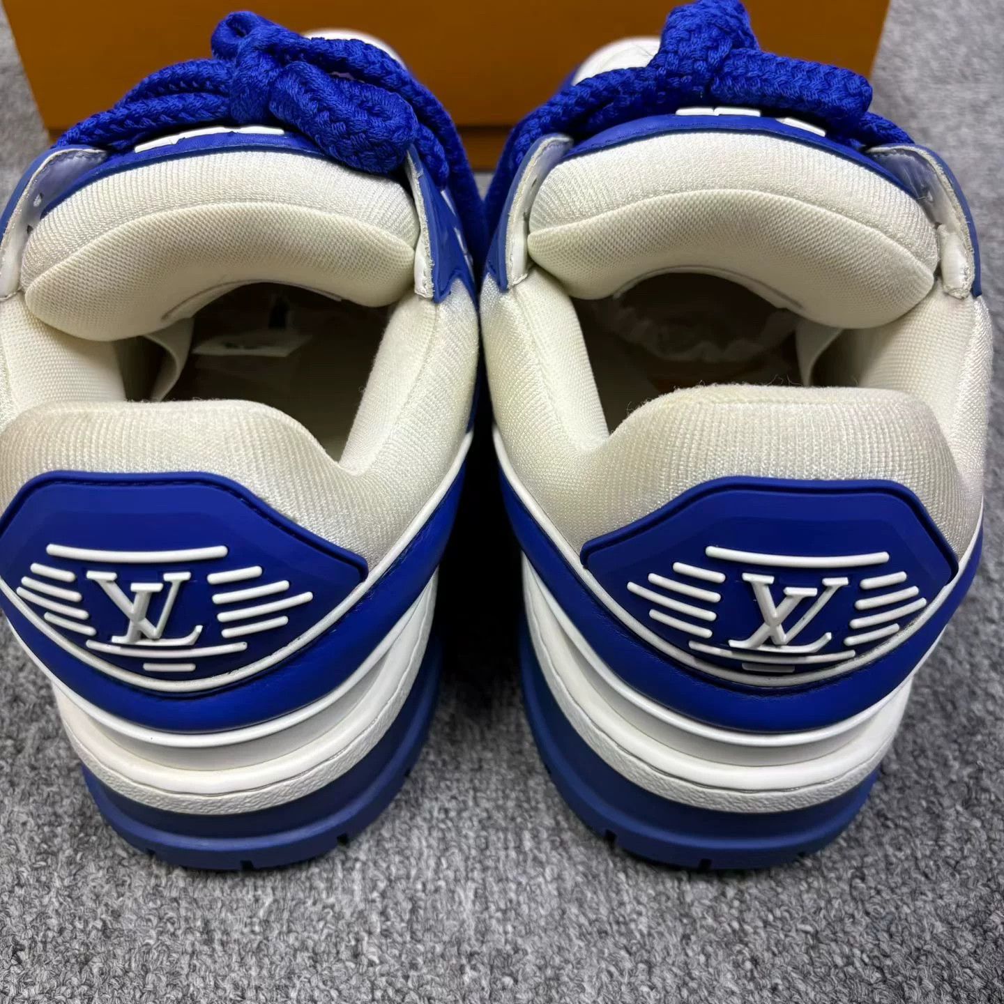 Louis Vuitton Louis Vuitton Blue Lowtop Sneakers 8 Women Size US 8 / IT 38 - 4 Thumbnail