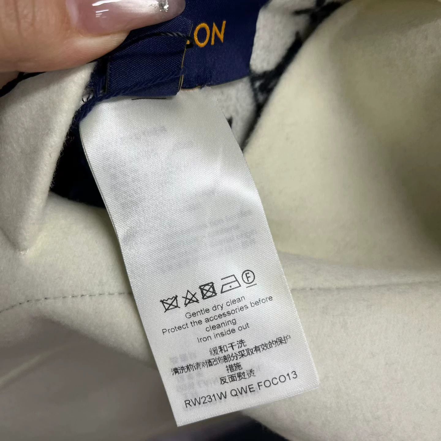 Louis Vuitton Louis Vuitton White Designer Casual Size XXS / US 00 / IT 34 - 4 Thumbnail