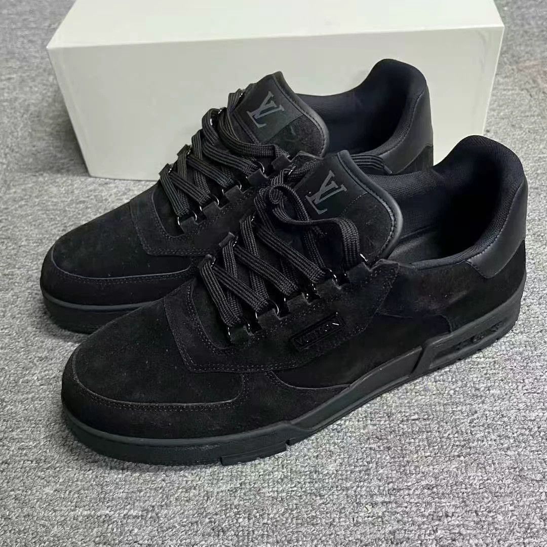 Louis Vuitton Louis Vuitton Black Lowtop Sneakers 9 Women Size US 9 / IT 39 - 2 Thumbnail