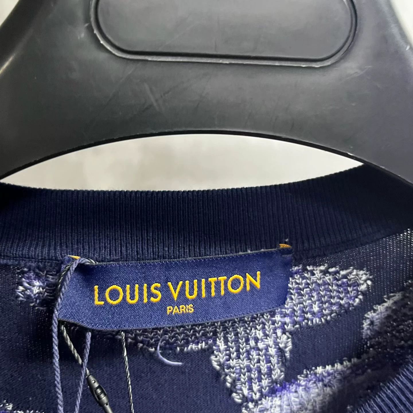 Louis Vuitton Louis Vuitton Printed Blue T-Shirt L Women Size L / US 10 / IT 46 - 2 Thumbnail
